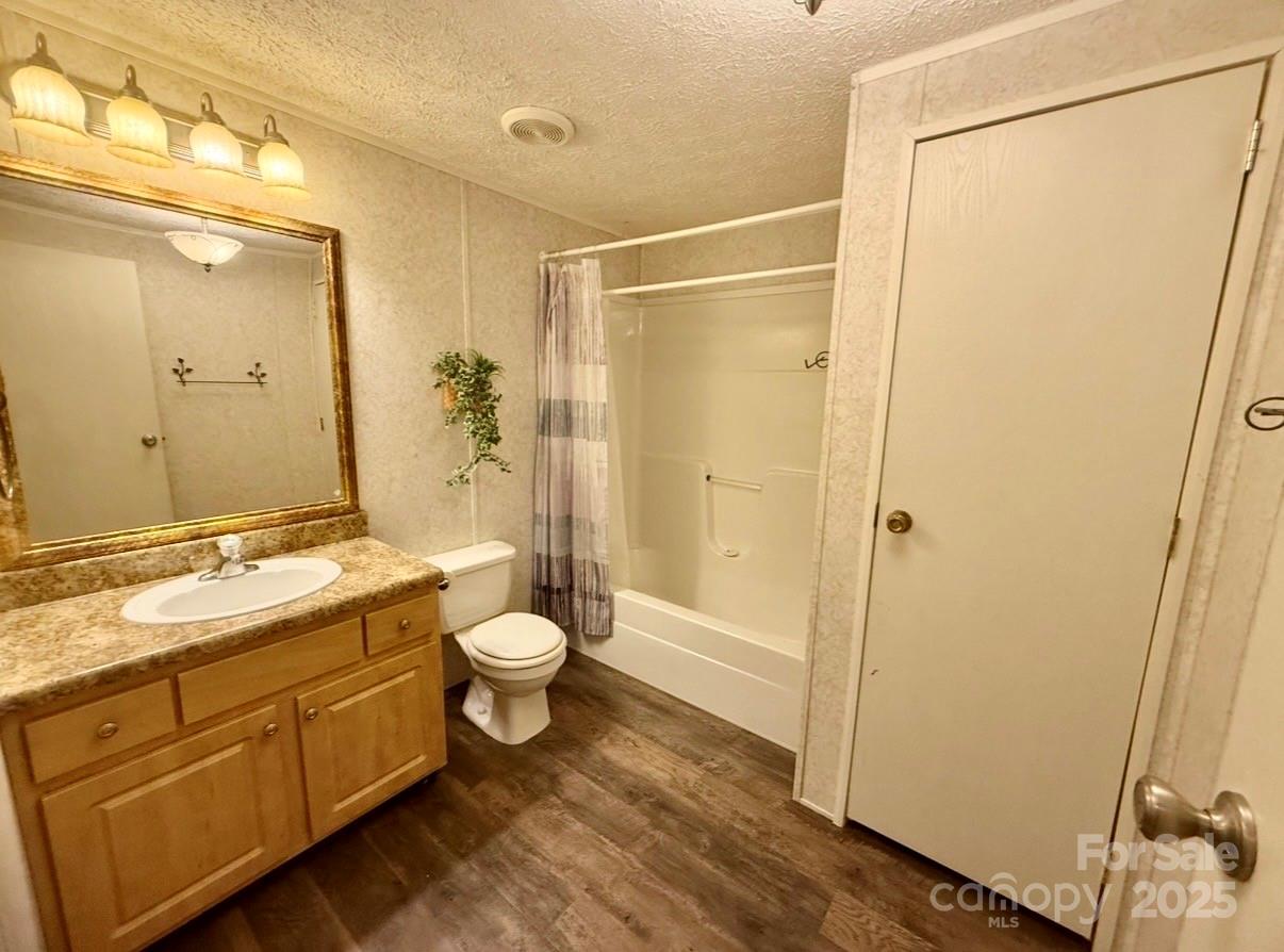 1409 Clayton Drive — Chester