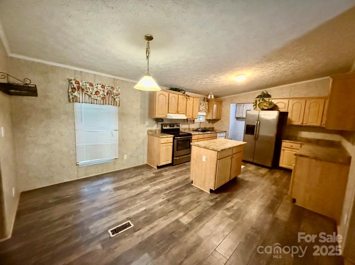 1409 Clayton Drive — Chester