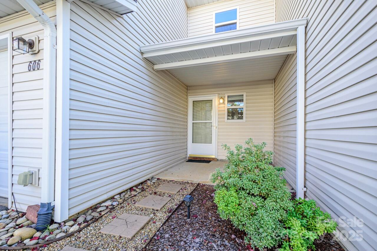 606 Olde Covington Way — Arden