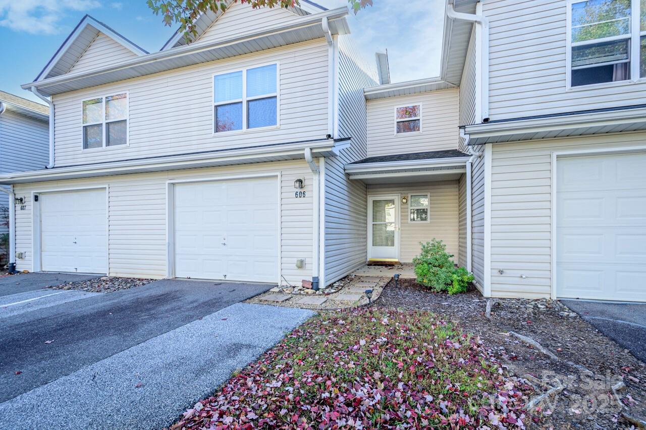 606 Olde Covington Way — Arden