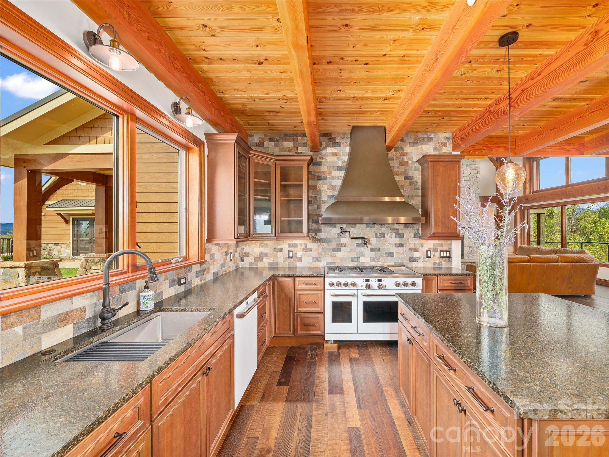946 Ridge Road — Green Mountain