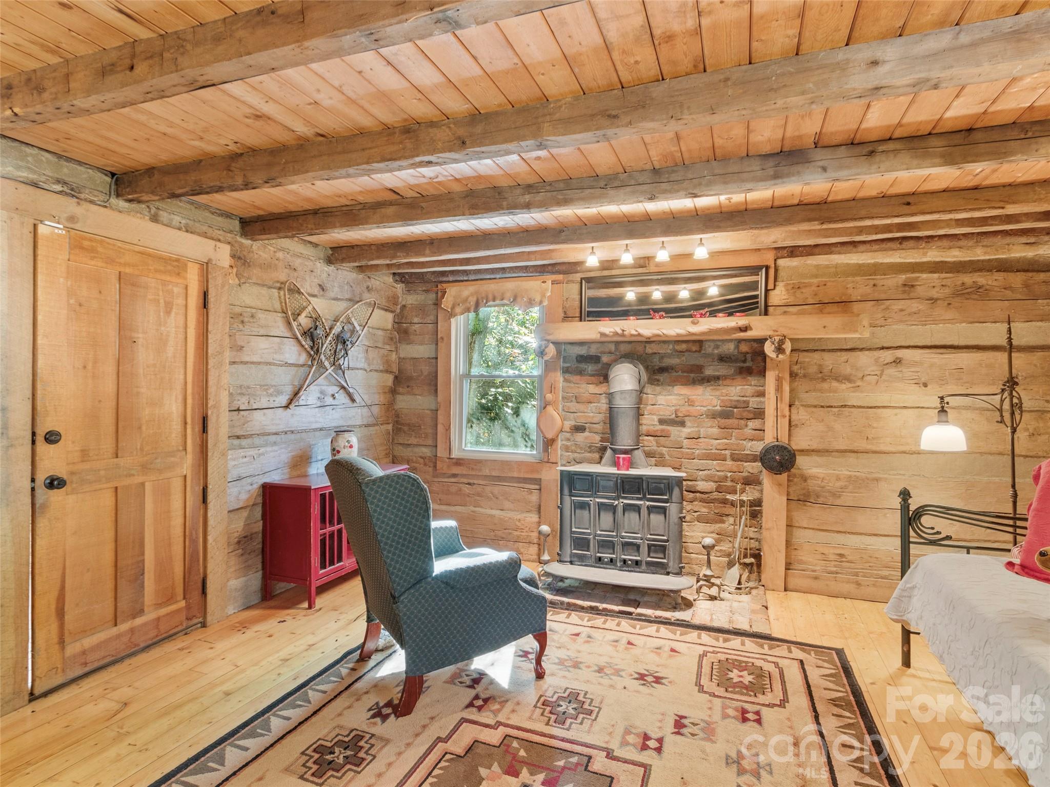 996 HALLS CHAPEL Road — Burnsville
