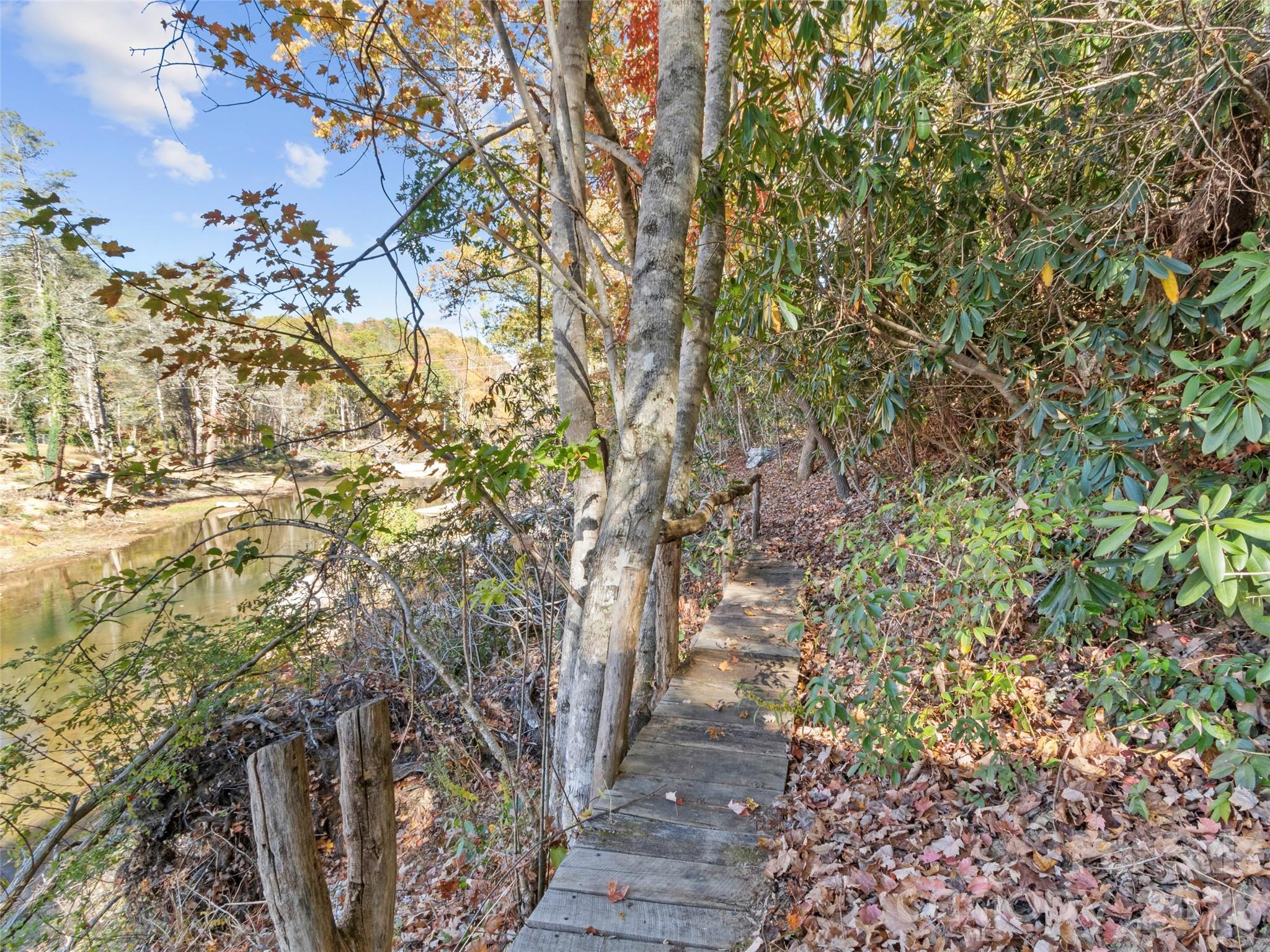 996 HALLS CHAPEL Road — Burnsville