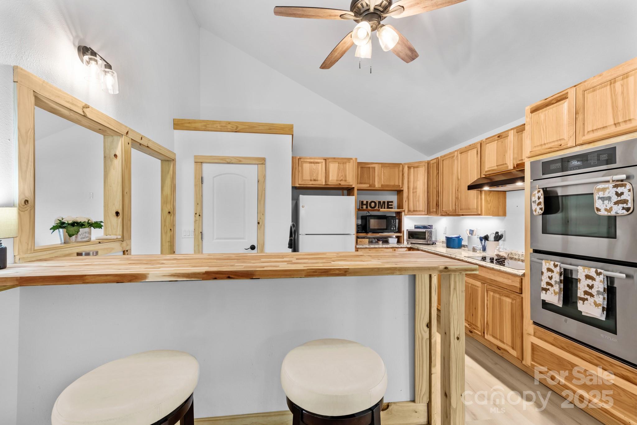 1036 Williamsburg Drive — Lenoir
