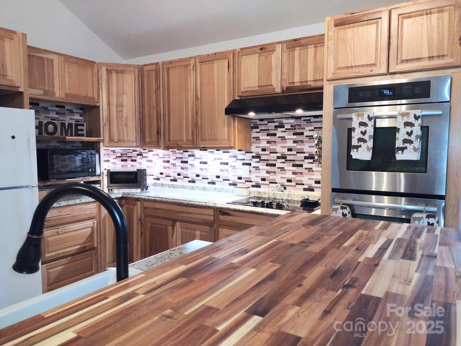 1036 Williamsburg Drive — Lenoir