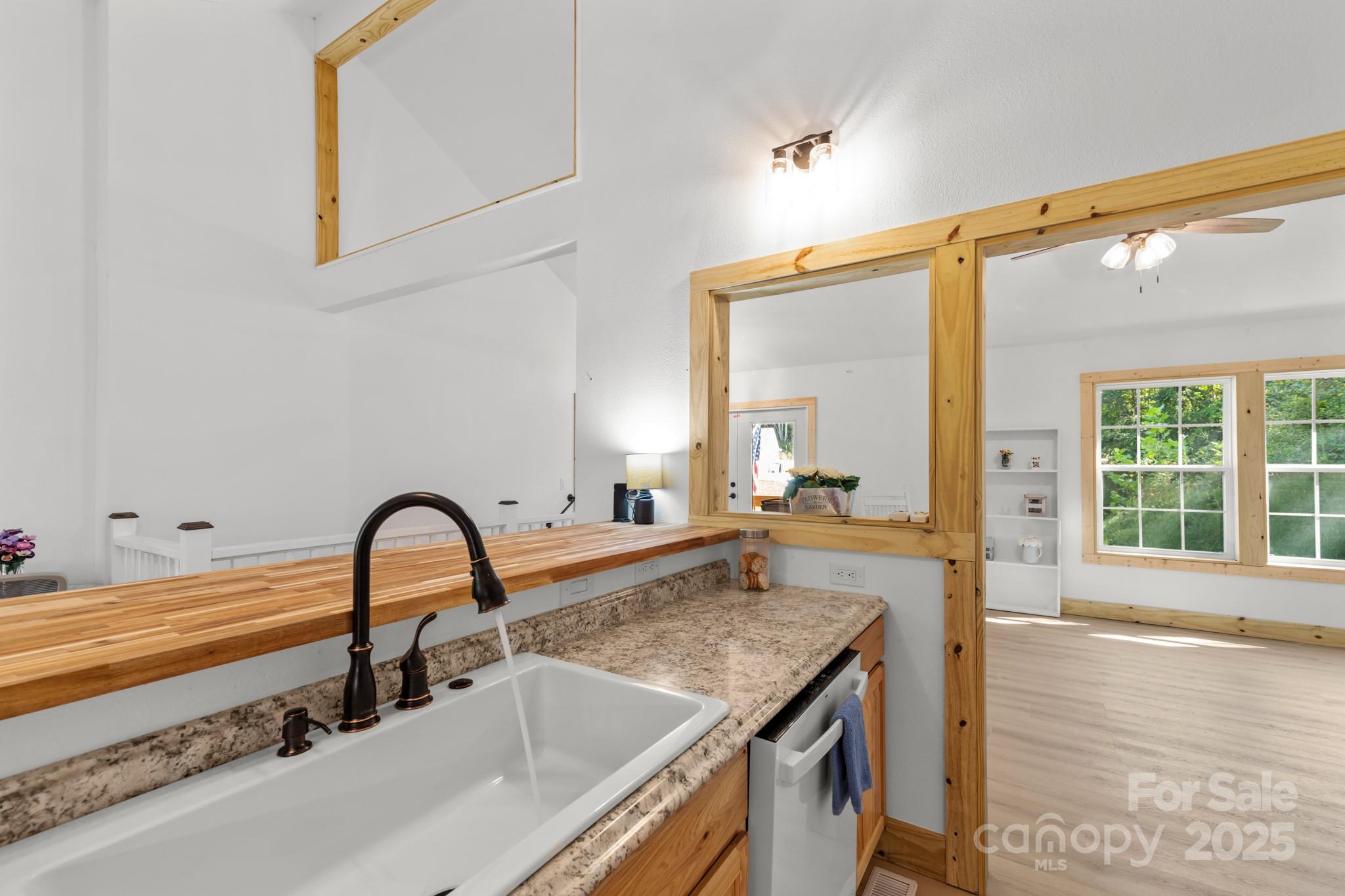 1036 Williamsburg Drive — Lenoir