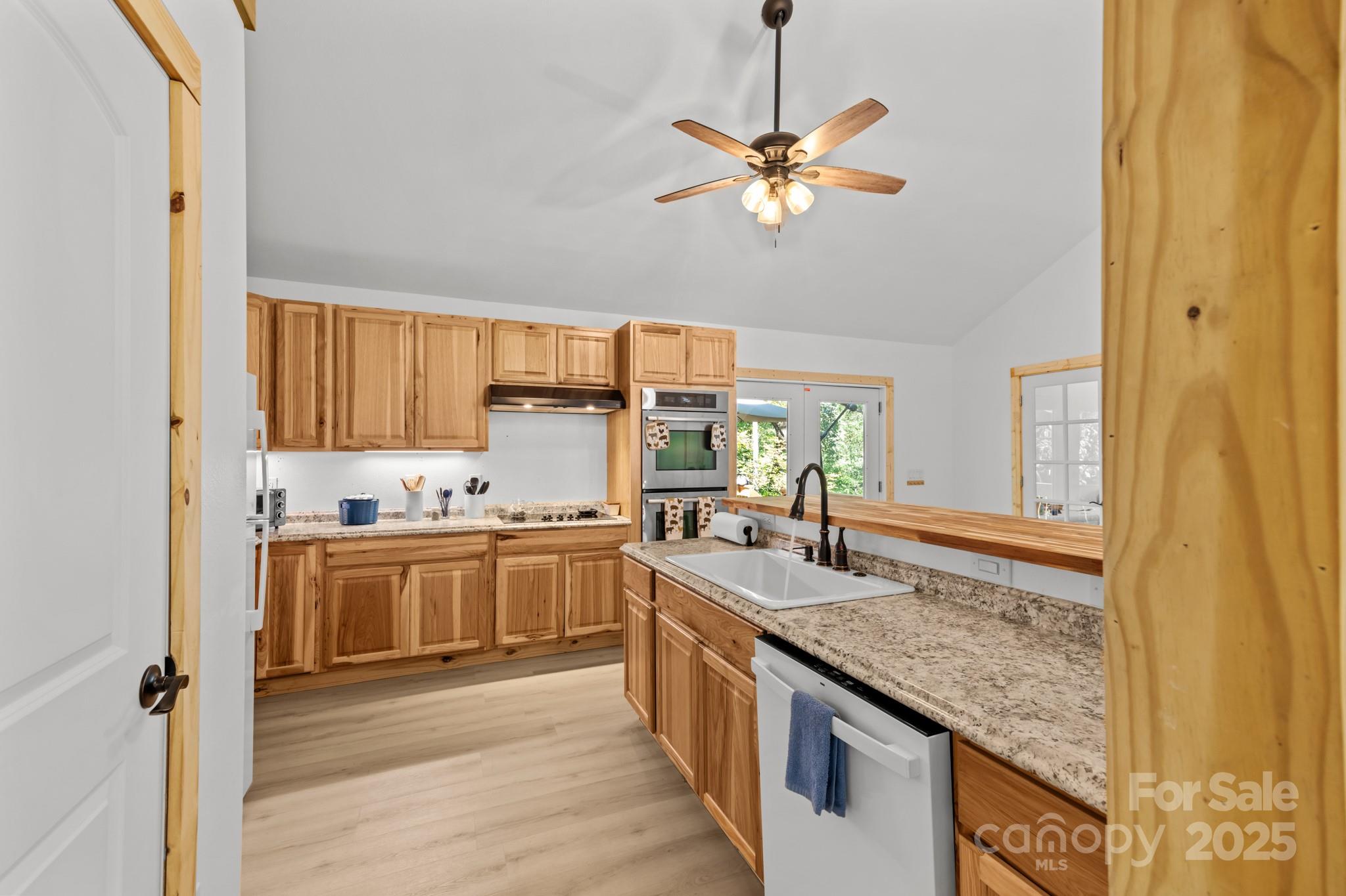 1036 Williamsburg Drive — Lenoir