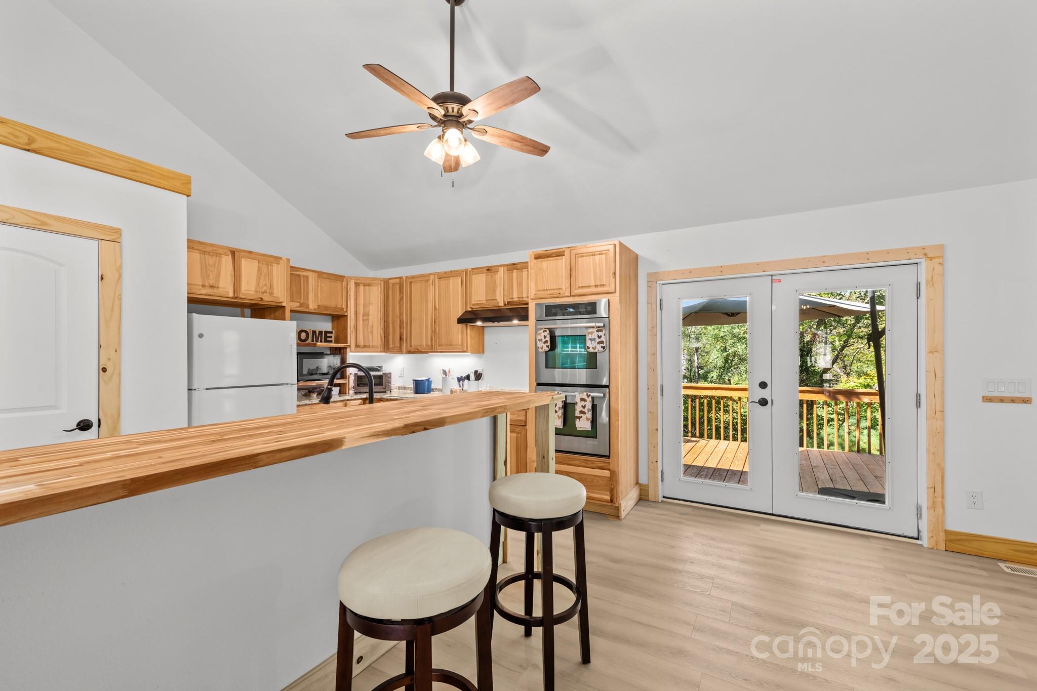 1036 Williamsburg Drive — Lenoir