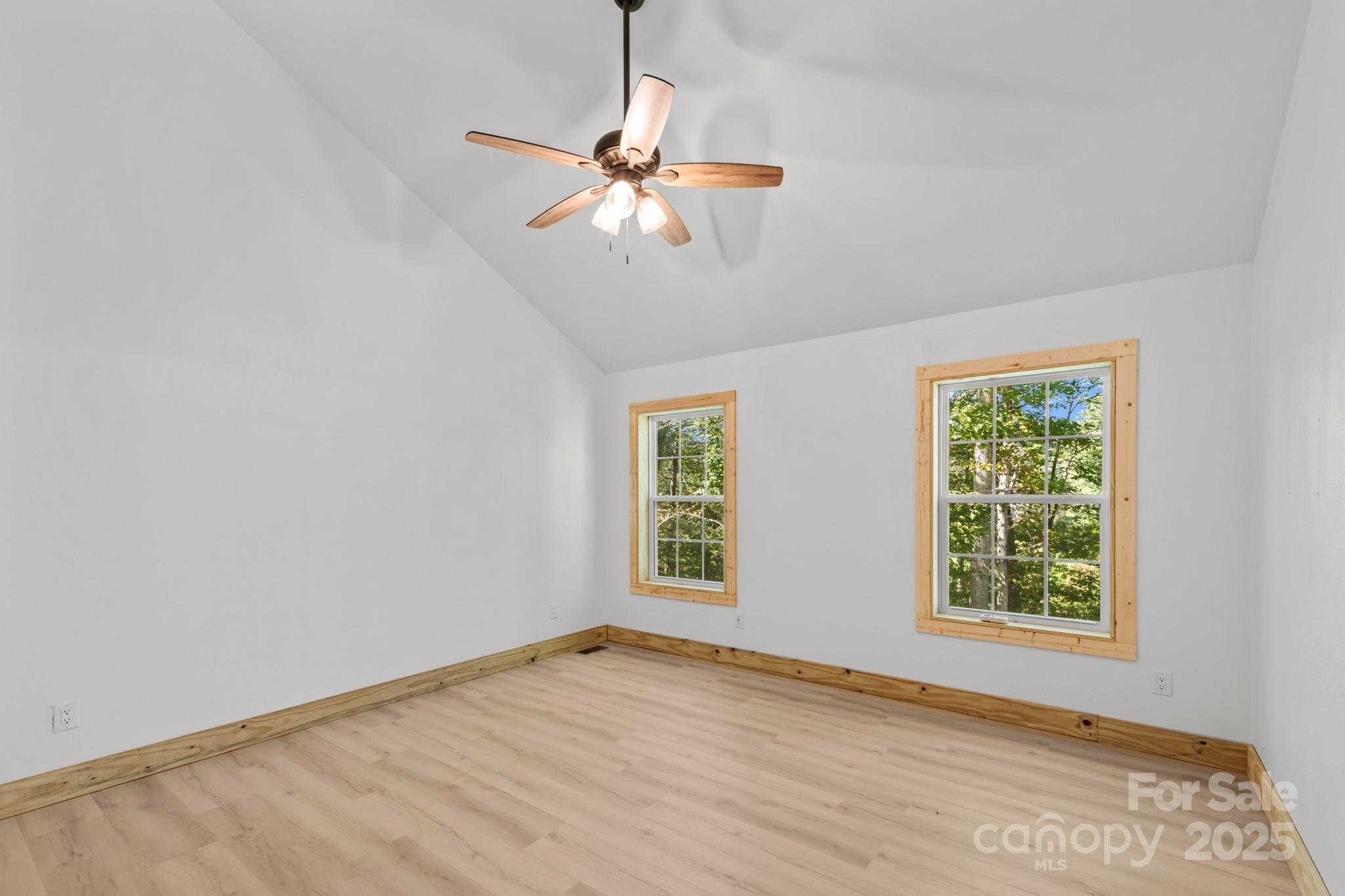 1036 Williamsburg Drive — Lenoir