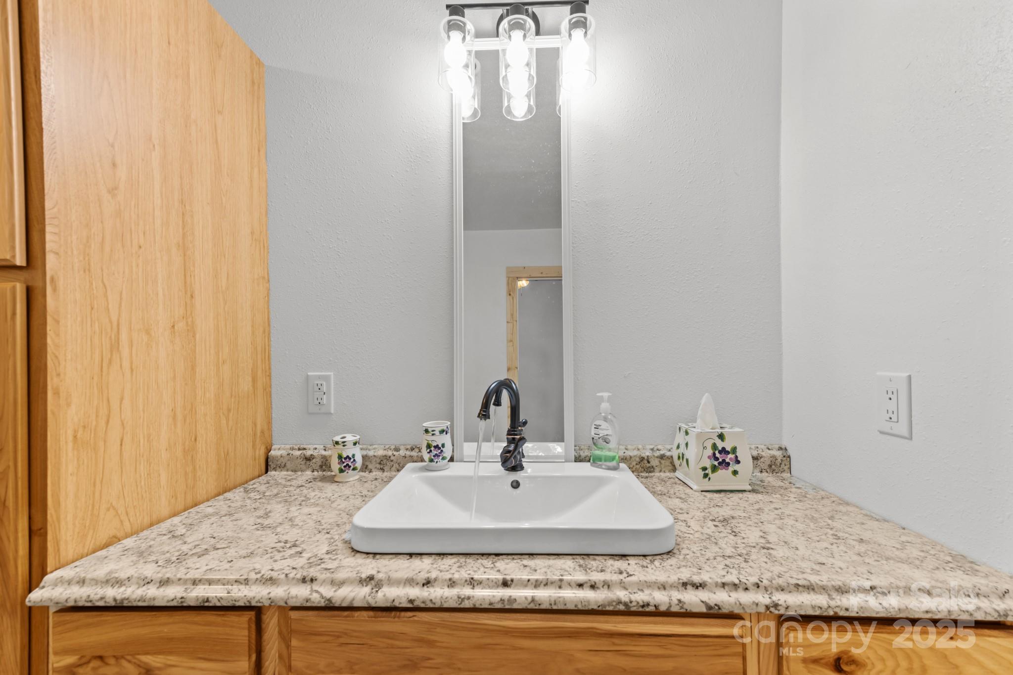1036 Williamsburg Drive — Lenoir