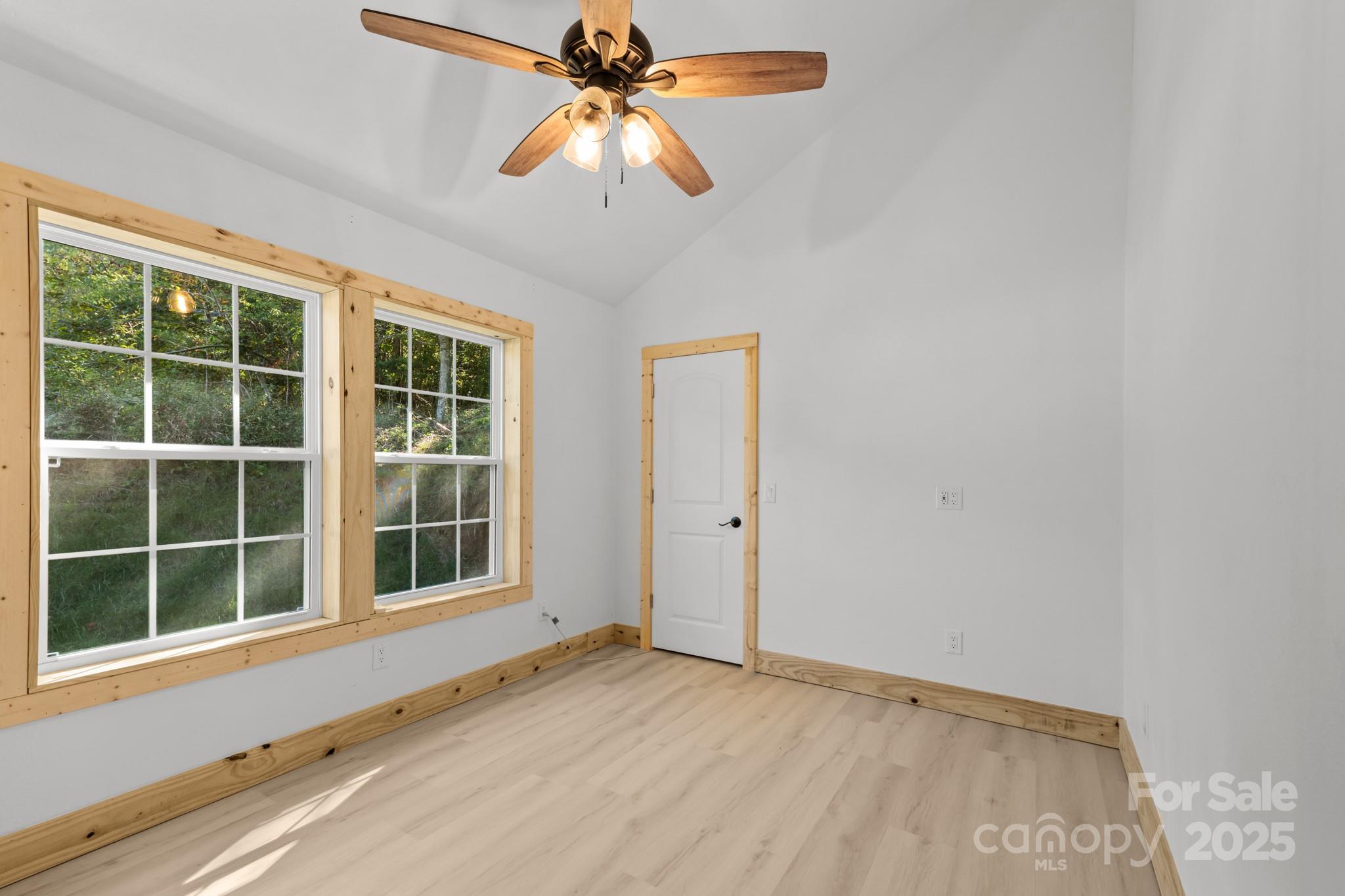 1036 Williamsburg Drive — Lenoir