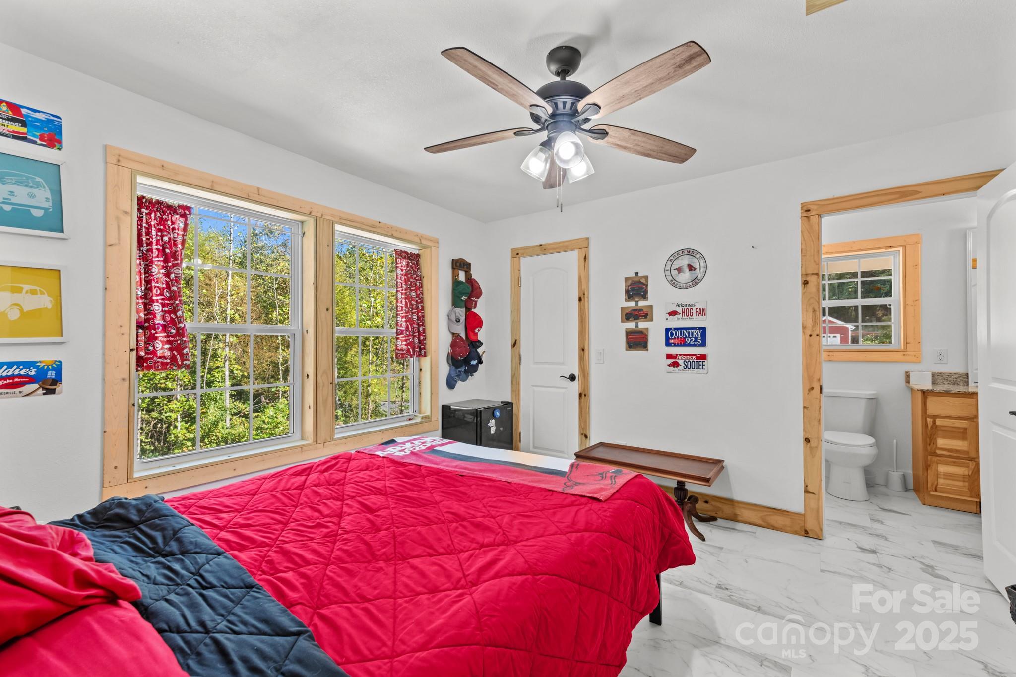 1036 Williamsburg Drive — Lenoir