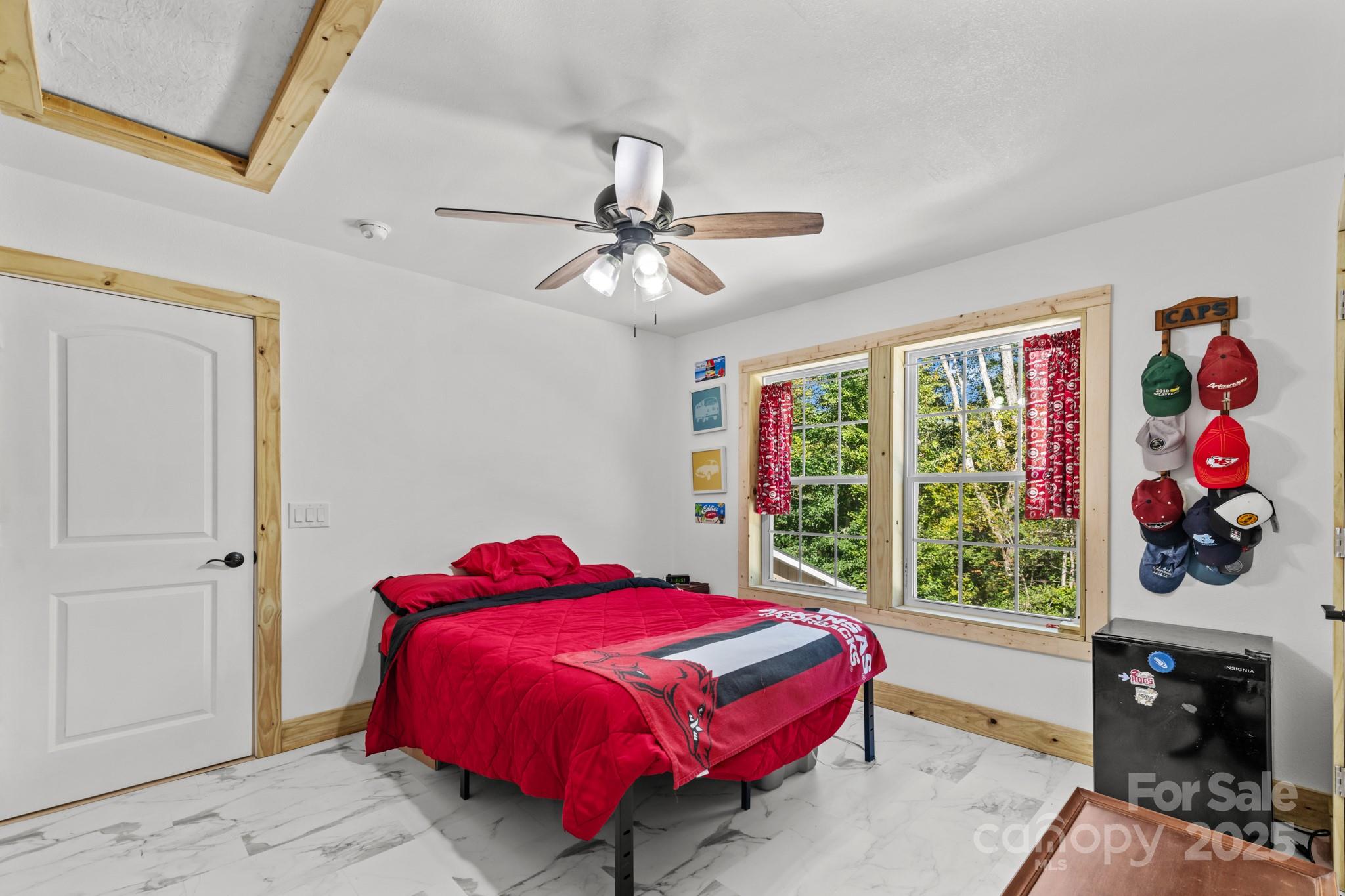 1036 Williamsburg Drive — Lenoir