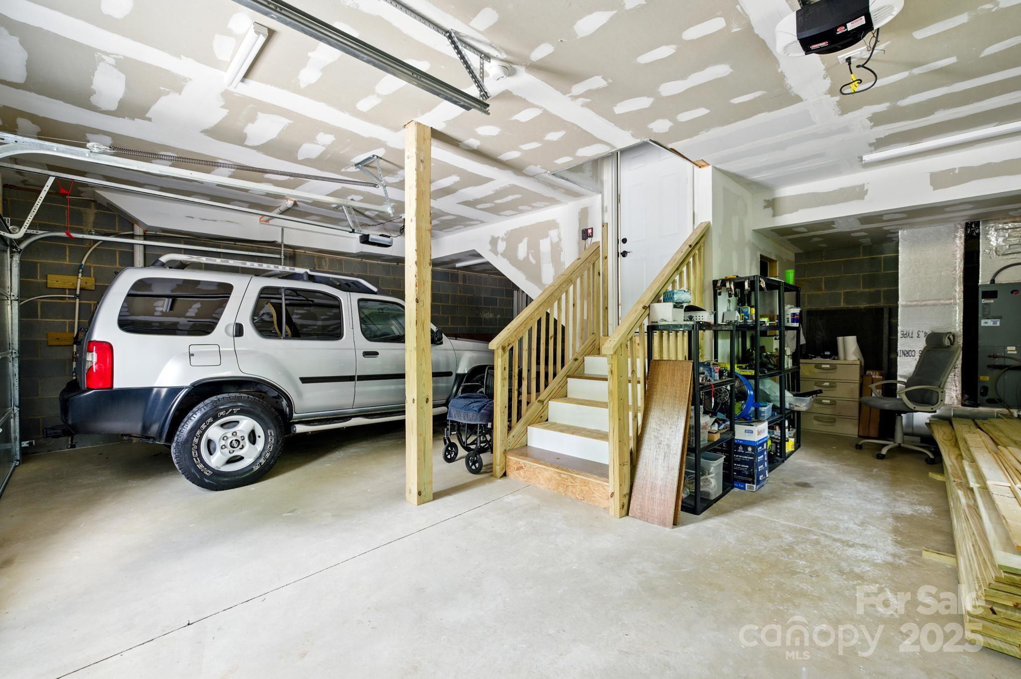 1036 Williamsburg Drive — Lenoir