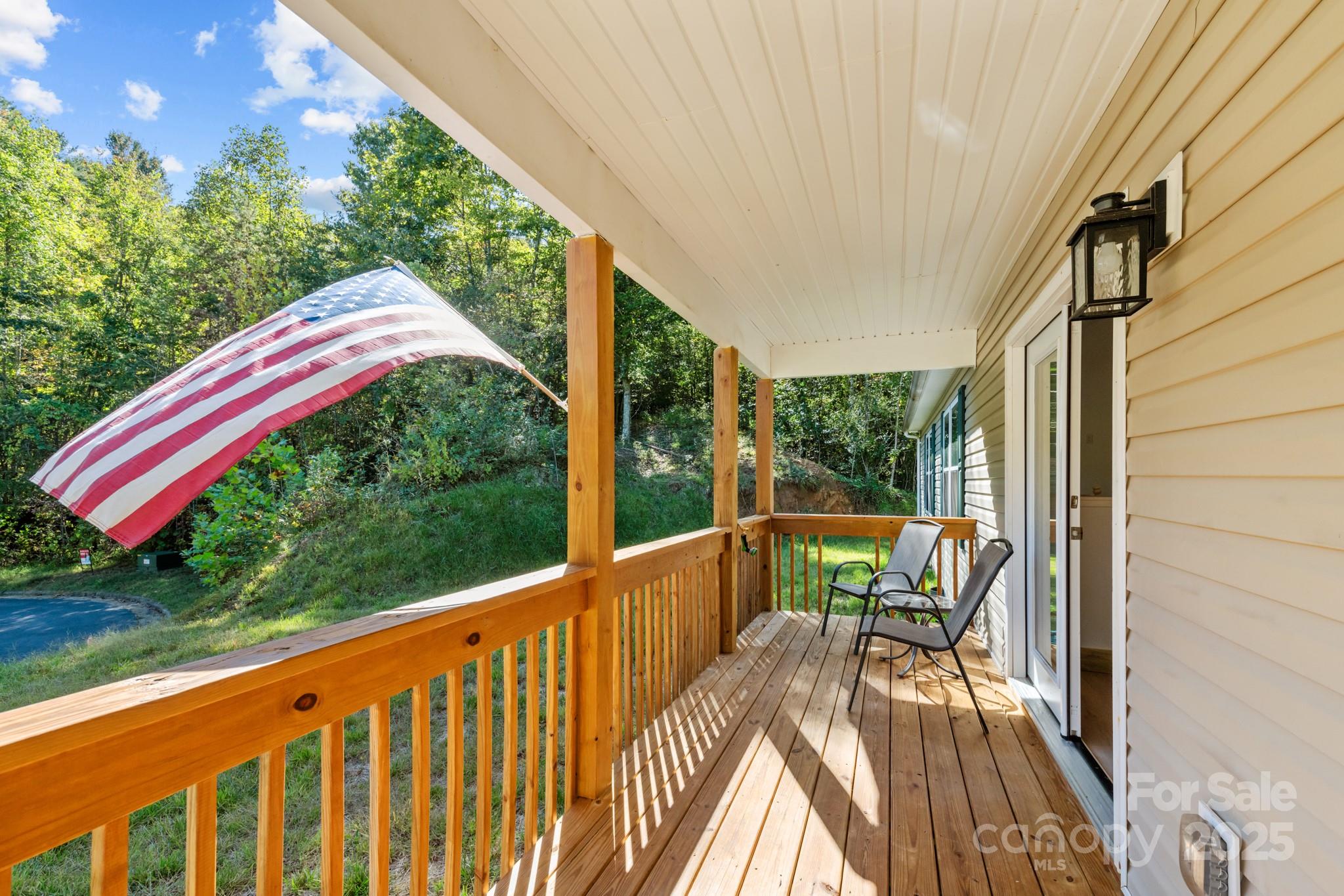 1036 Williamsburg Drive — Lenoir