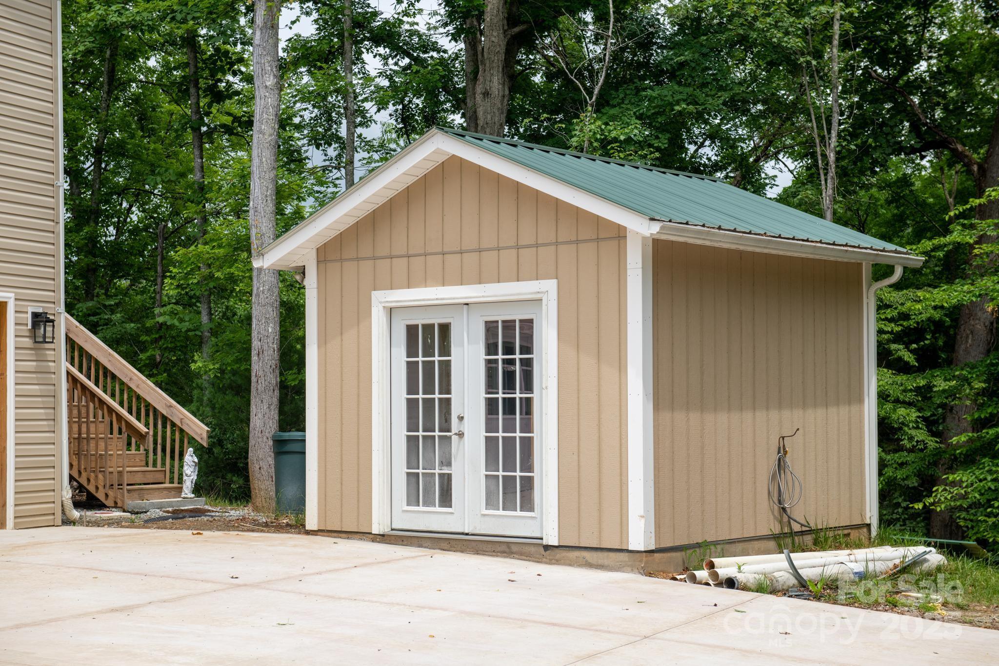 1036 Williamsburg Drive — Lenoir