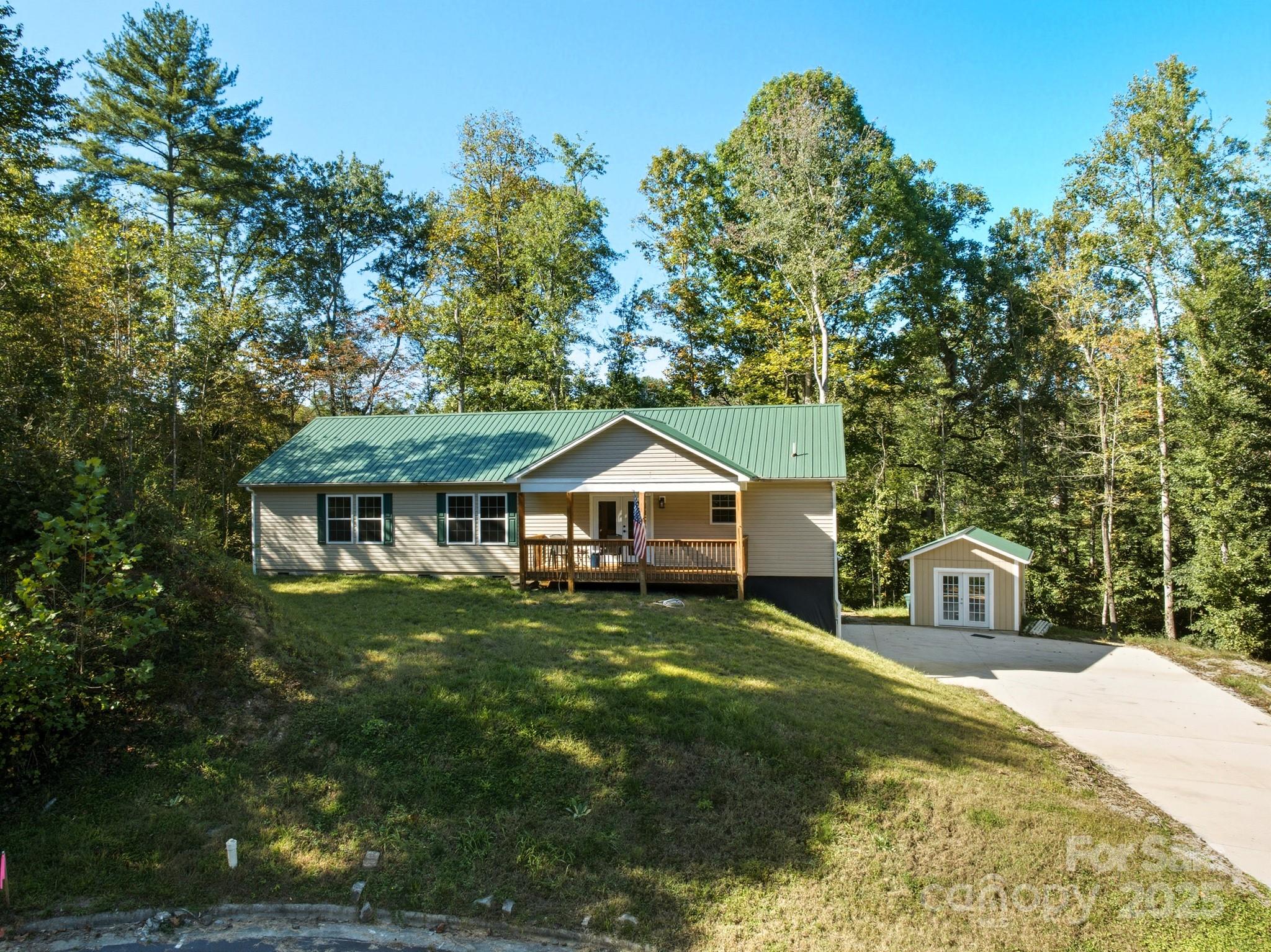 1036 Williamsburg Drive — Lenoir