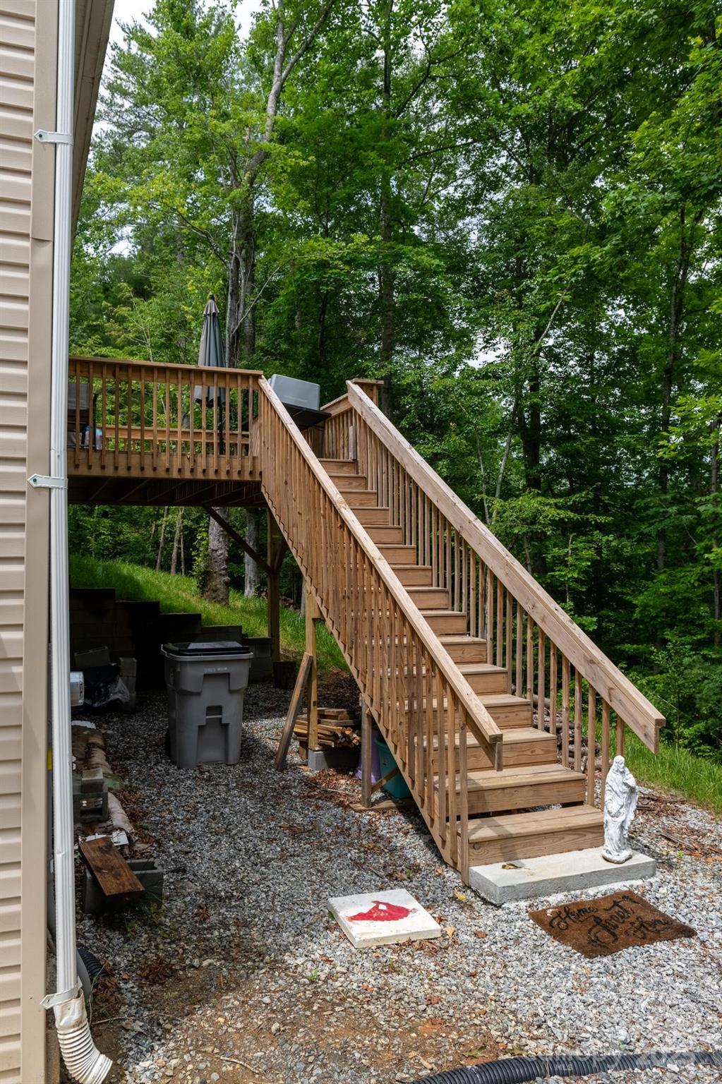 1036 Williamsburg Drive — Lenoir