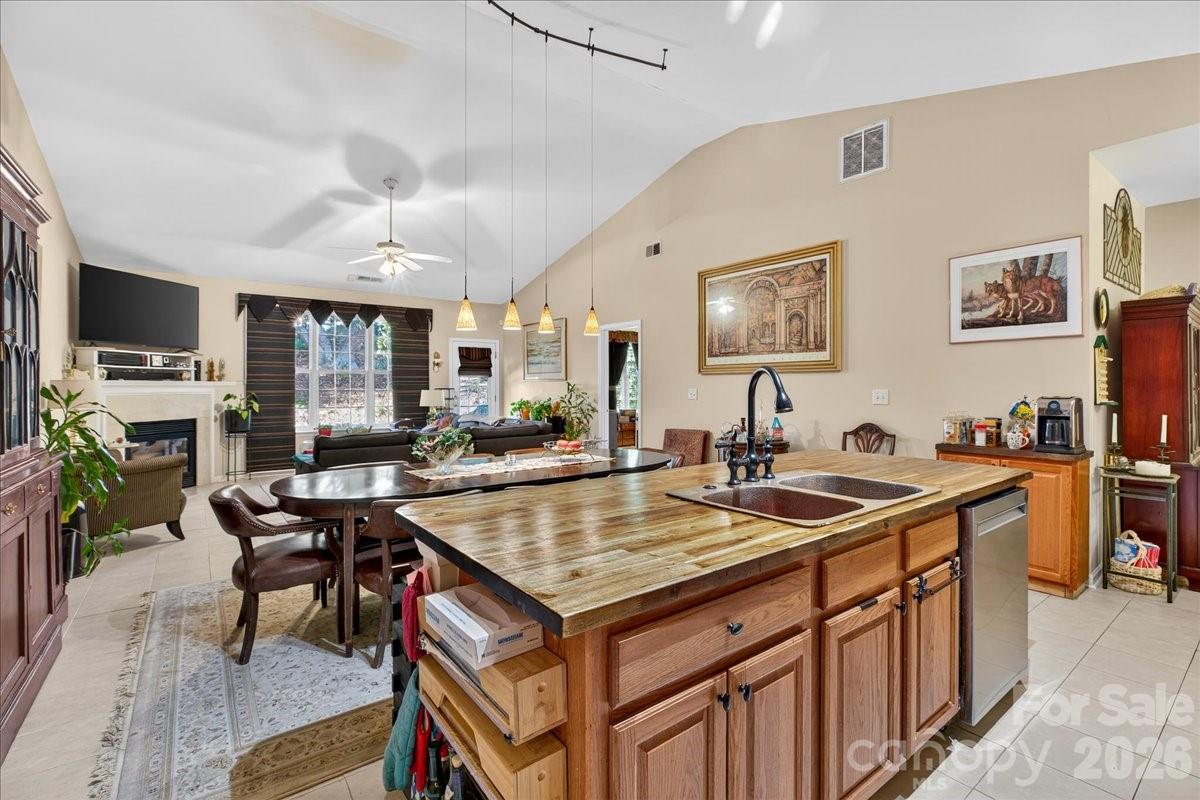 4412 Glenlea Commons Drive — Charlotte