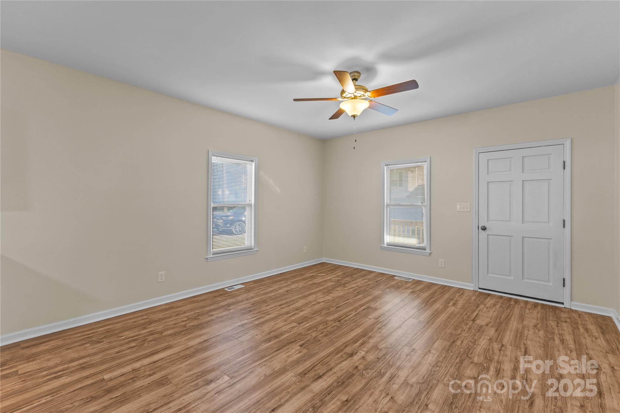 5909 Maple Street — Charlotte
