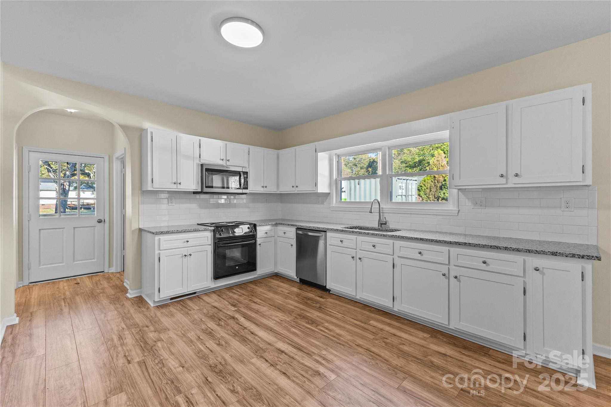 5909 Maple Street — Charlotte