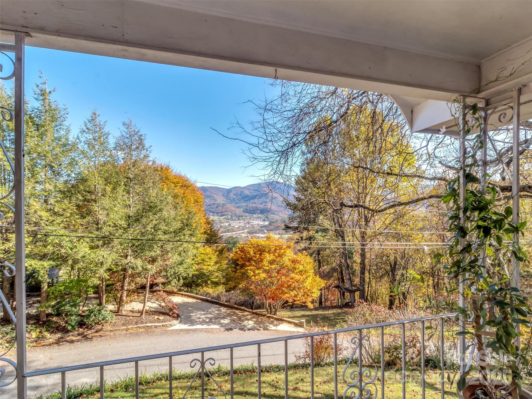 930 Scenic Circle — Waynesville