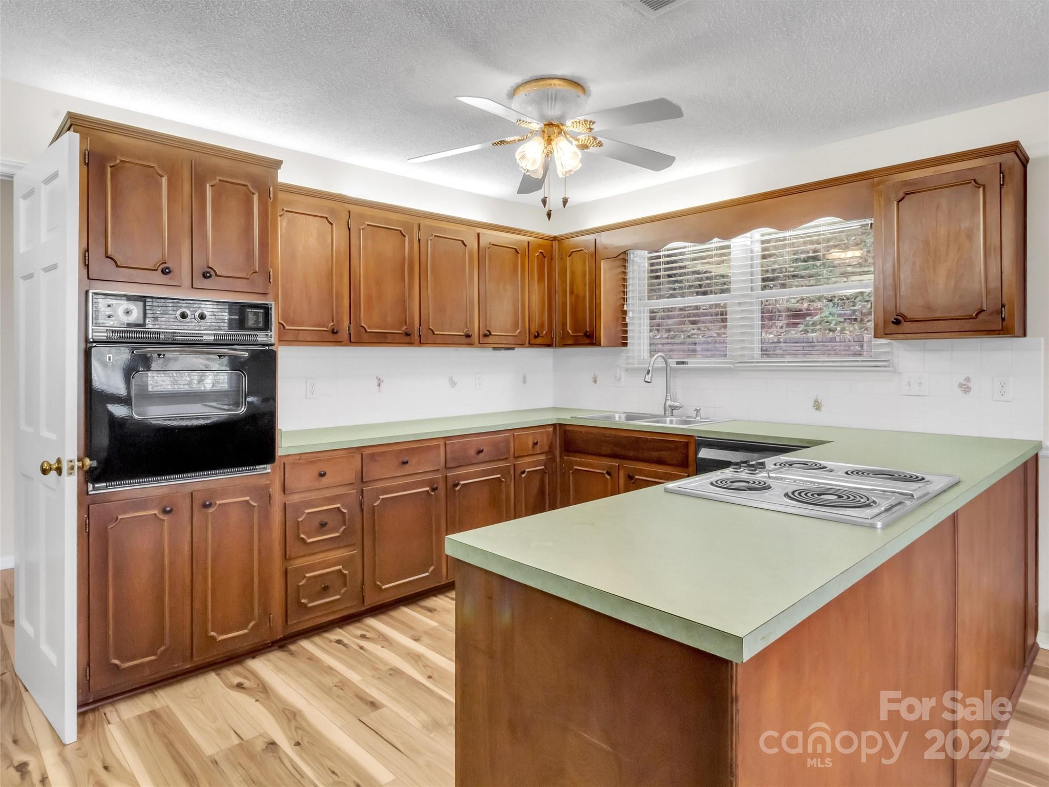 930 Scenic Circle — Waynesville