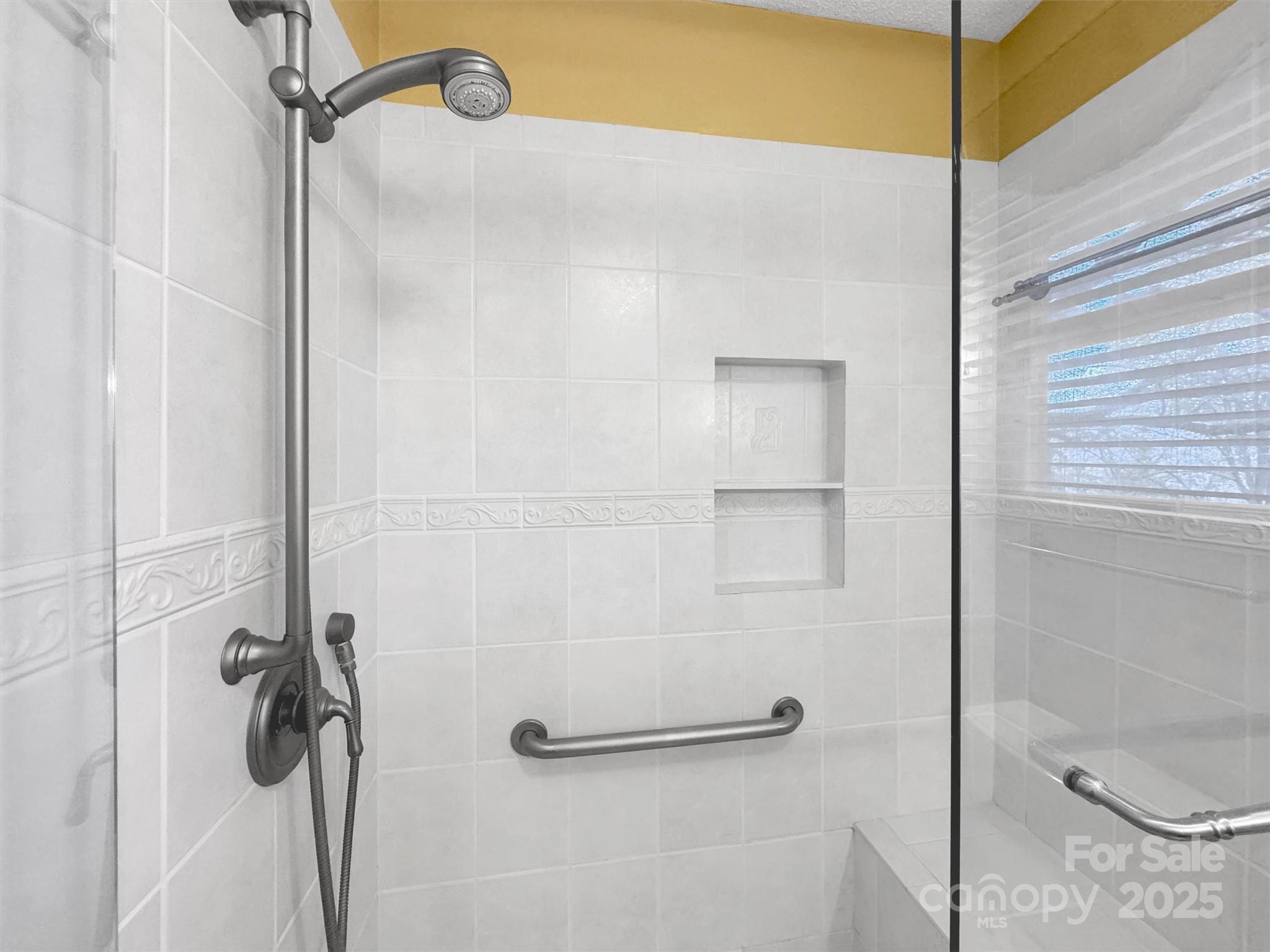 930 Scenic Circle — Waynesville