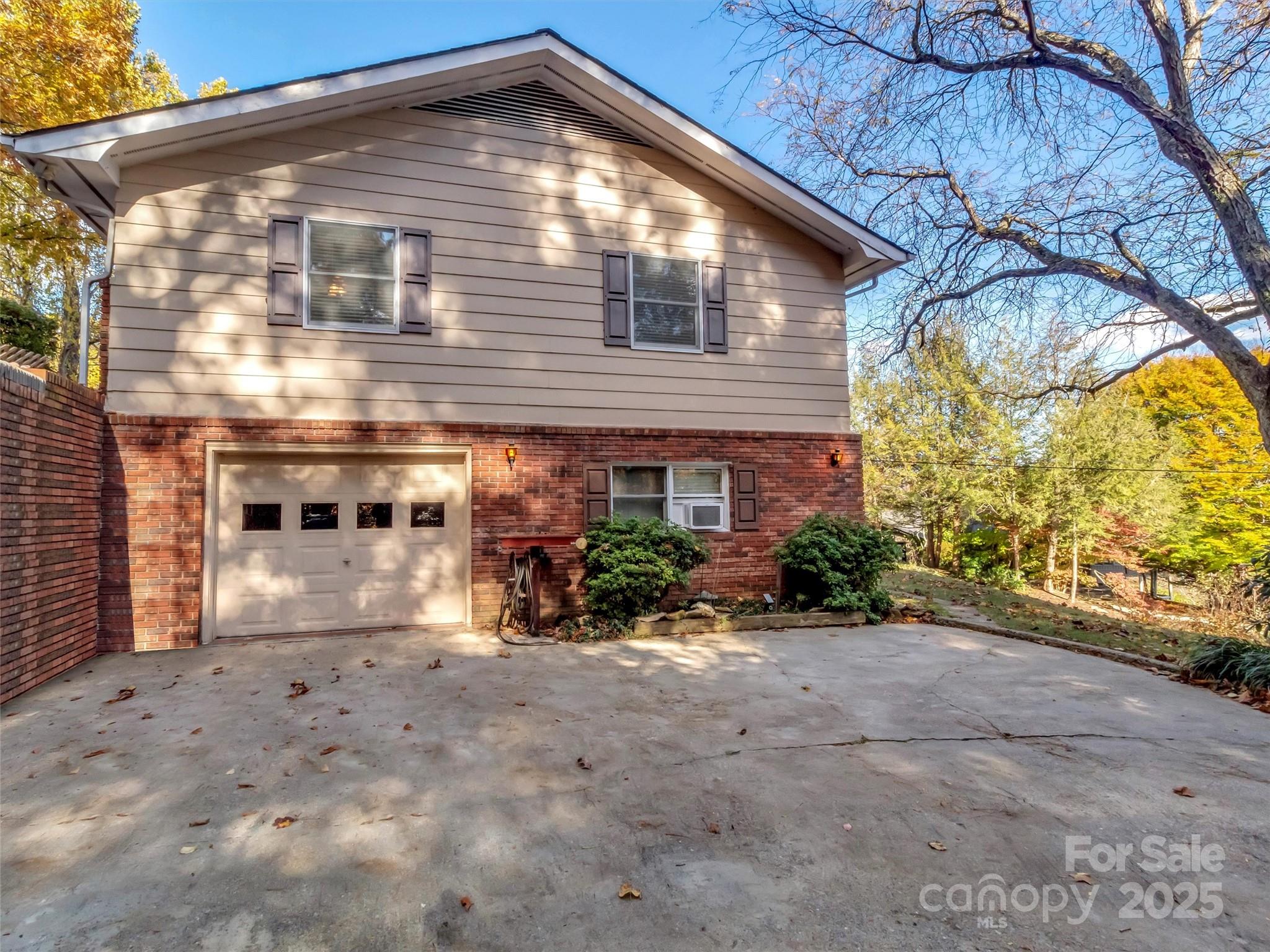 930 Scenic Circle — Waynesville