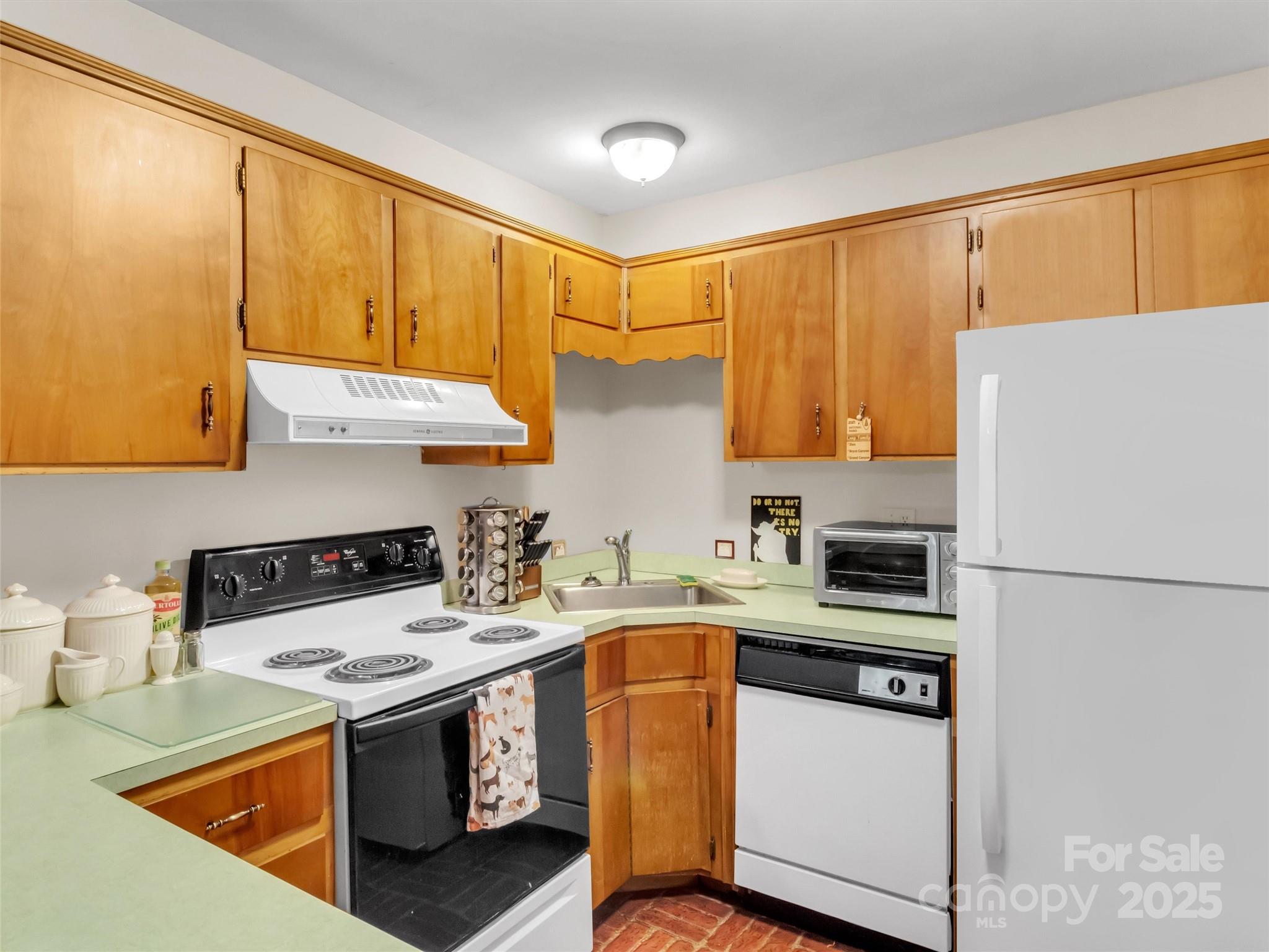 930 Scenic Circle — Waynesville