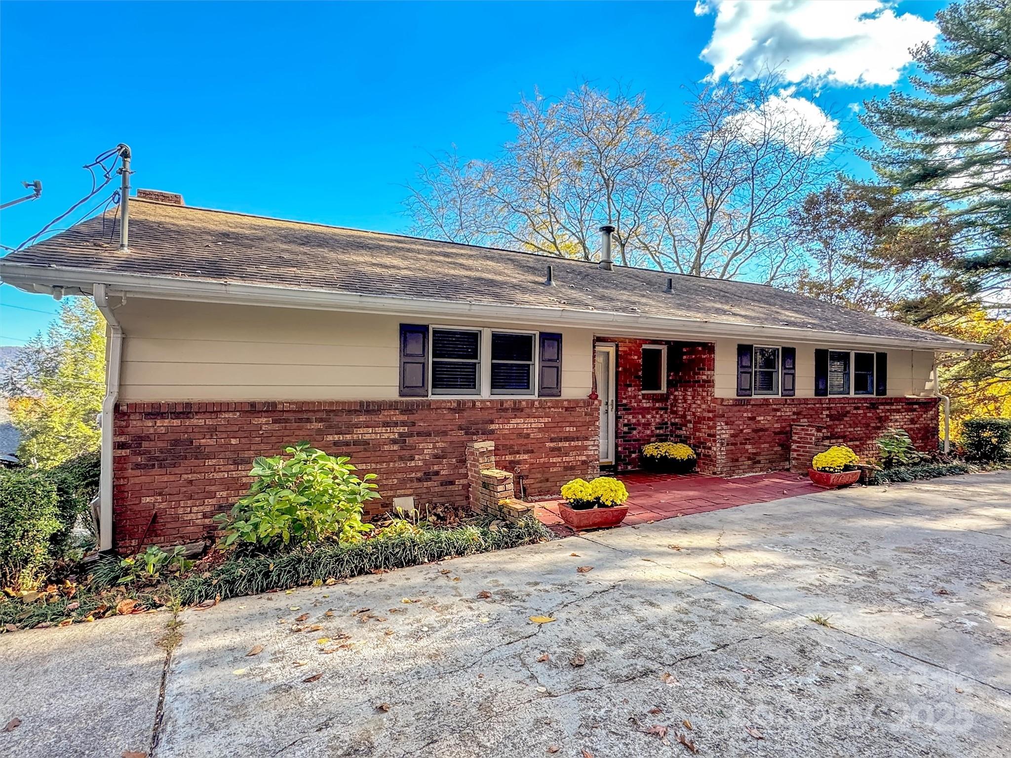 930 Scenic Circle — Waynesville