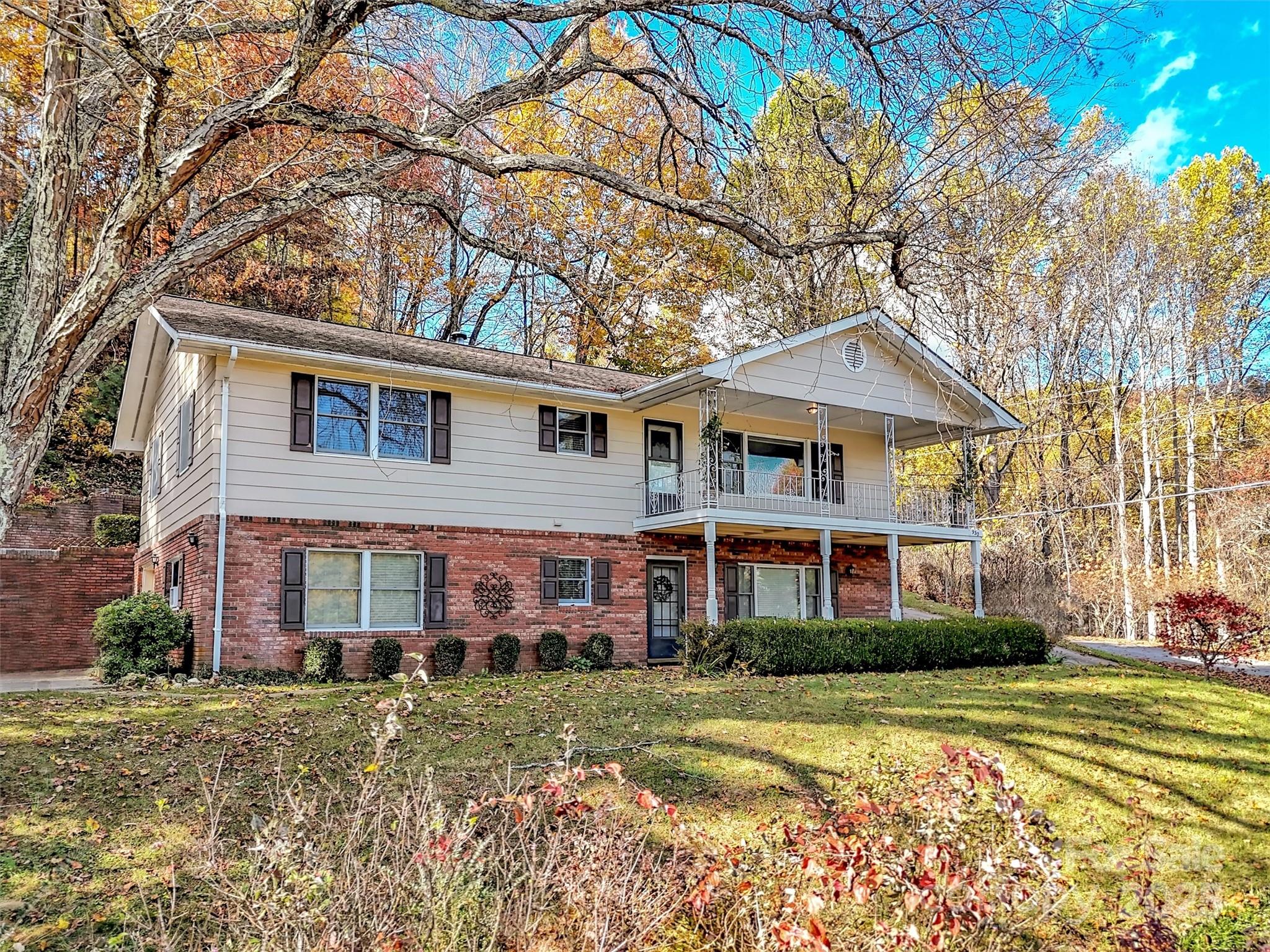 930 Scenic Circle — Waynesville