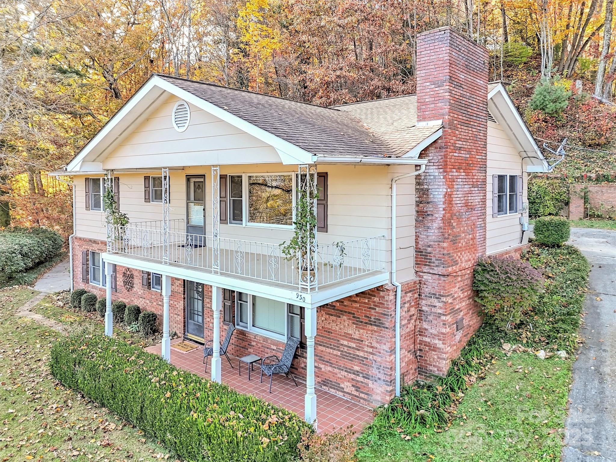 930 Scenic Circle — Waynesville