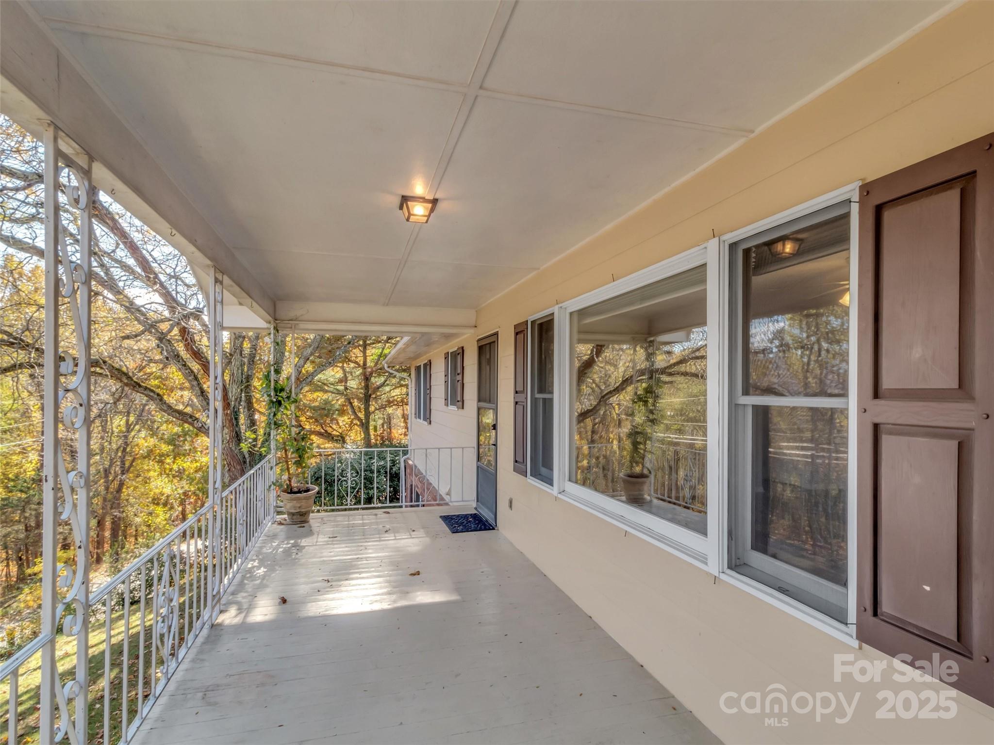 930 Scenic Circle — Waynesville