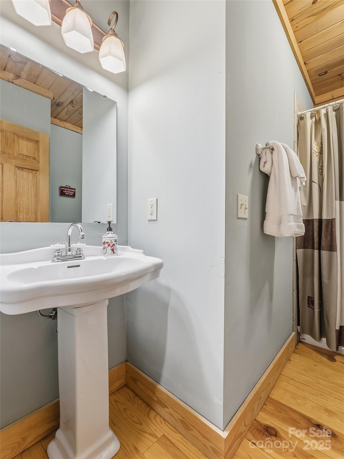 167 Mountain Vista Drive — Saluda