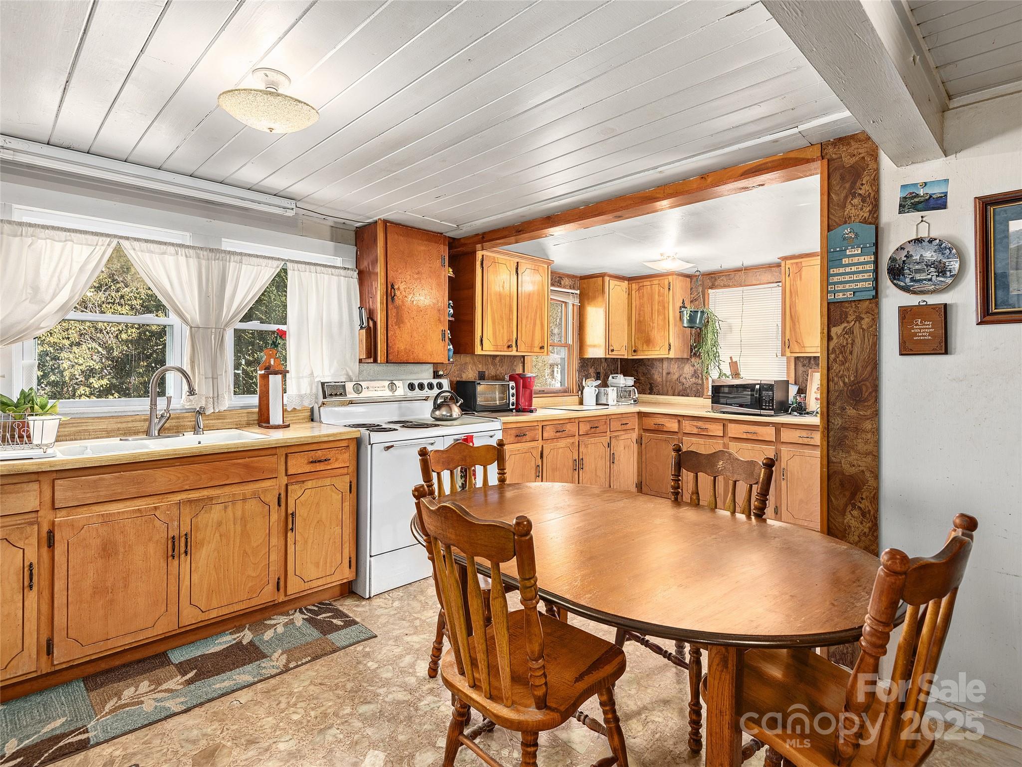 74 Badd Lane — Maggie Valley