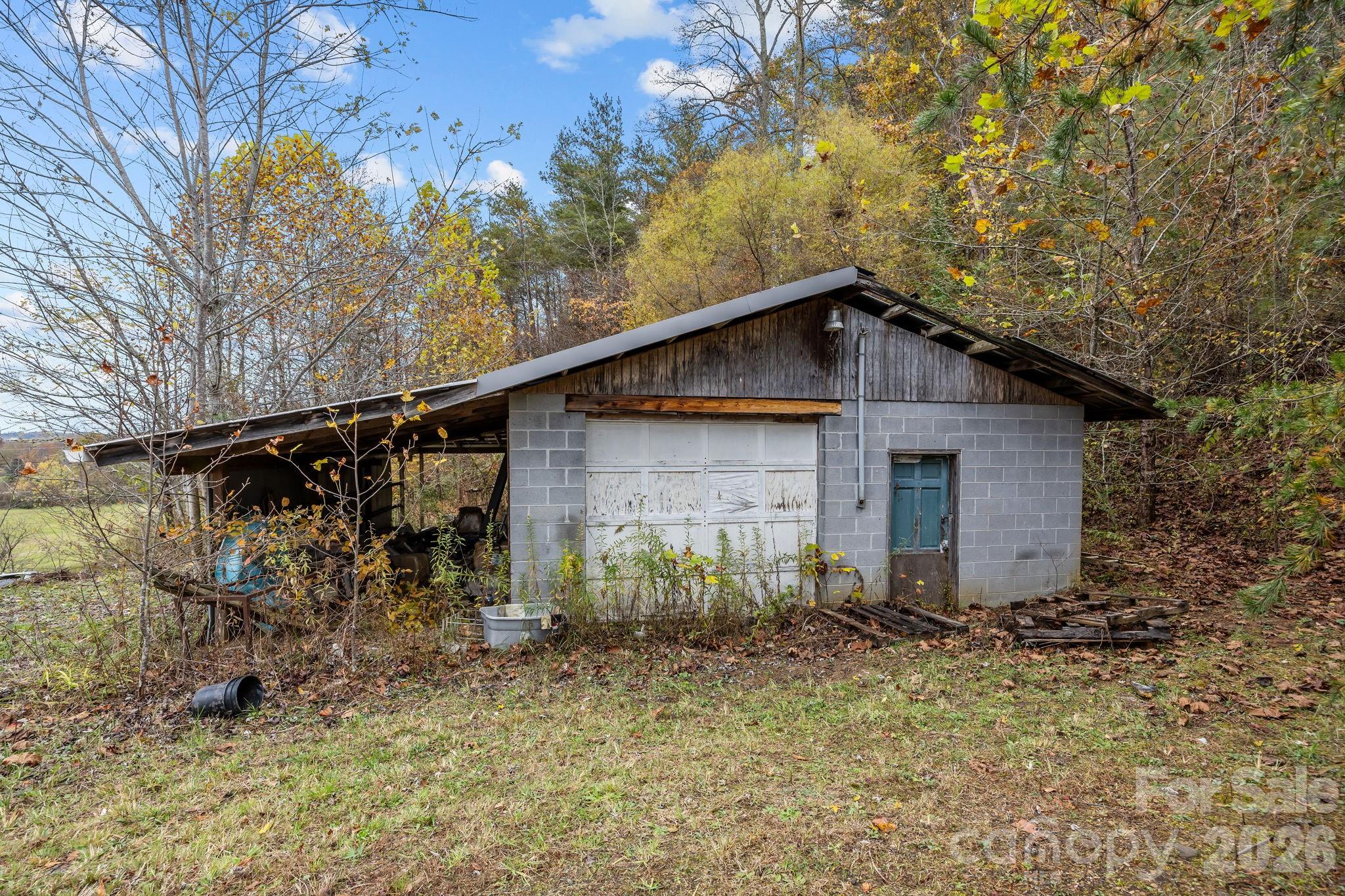 3114 New Leicester Highway — Leicester