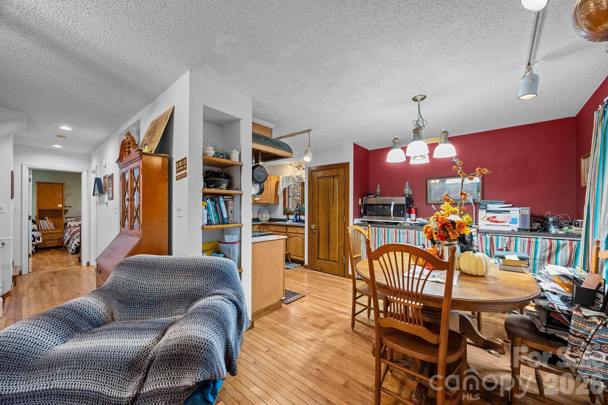 3114 New Leicester Highway — Leicester