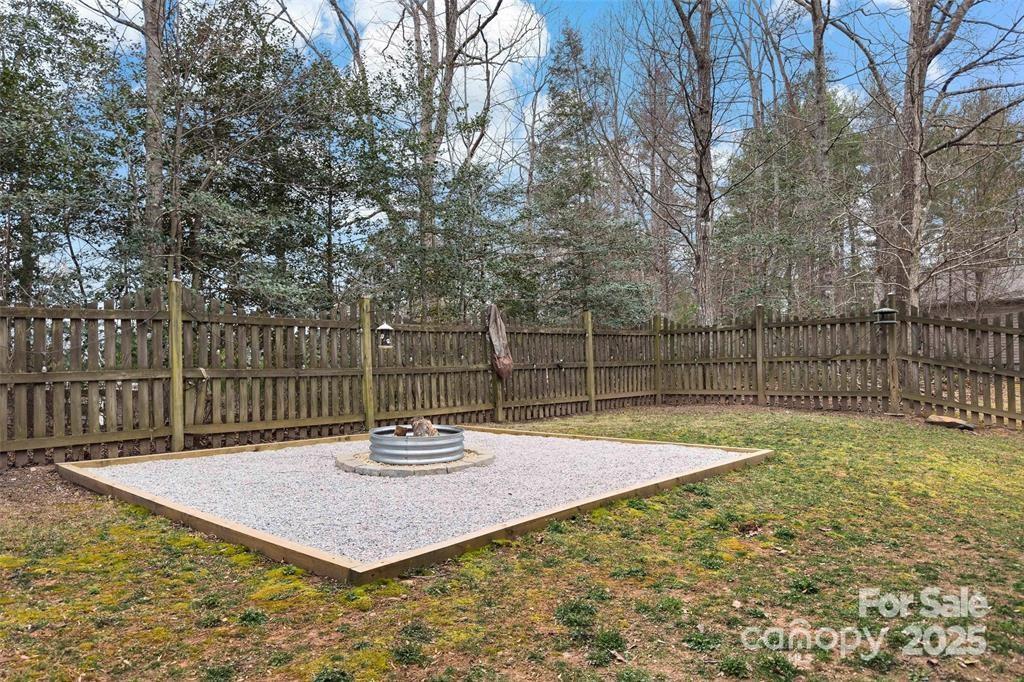 2691 Laurel Pointe Drive — Morganton