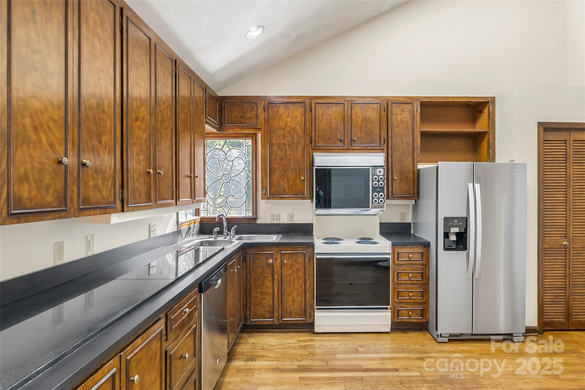 212 Riverside Drive — Morganton