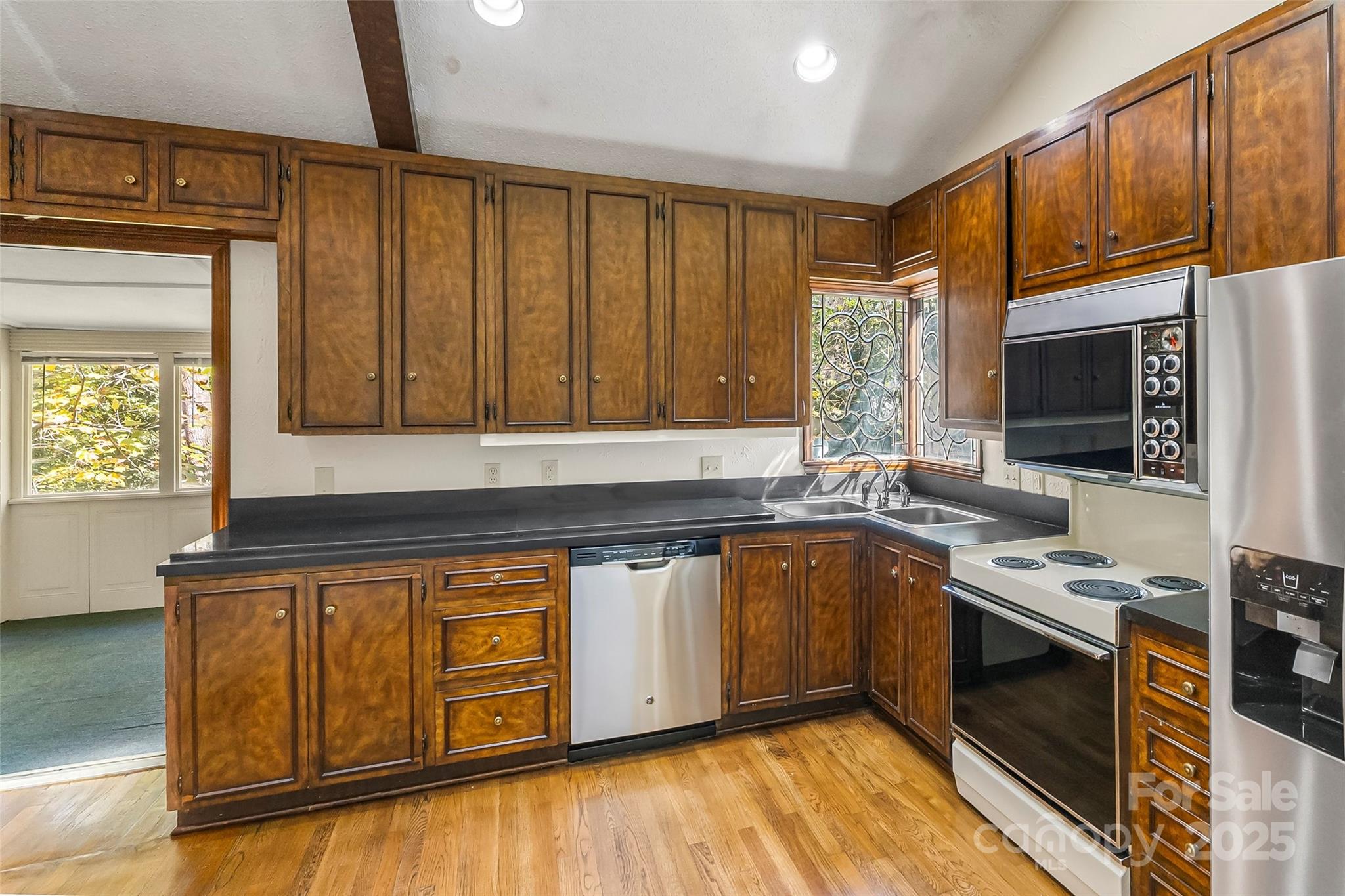 212 Riverside Drive — Morganton