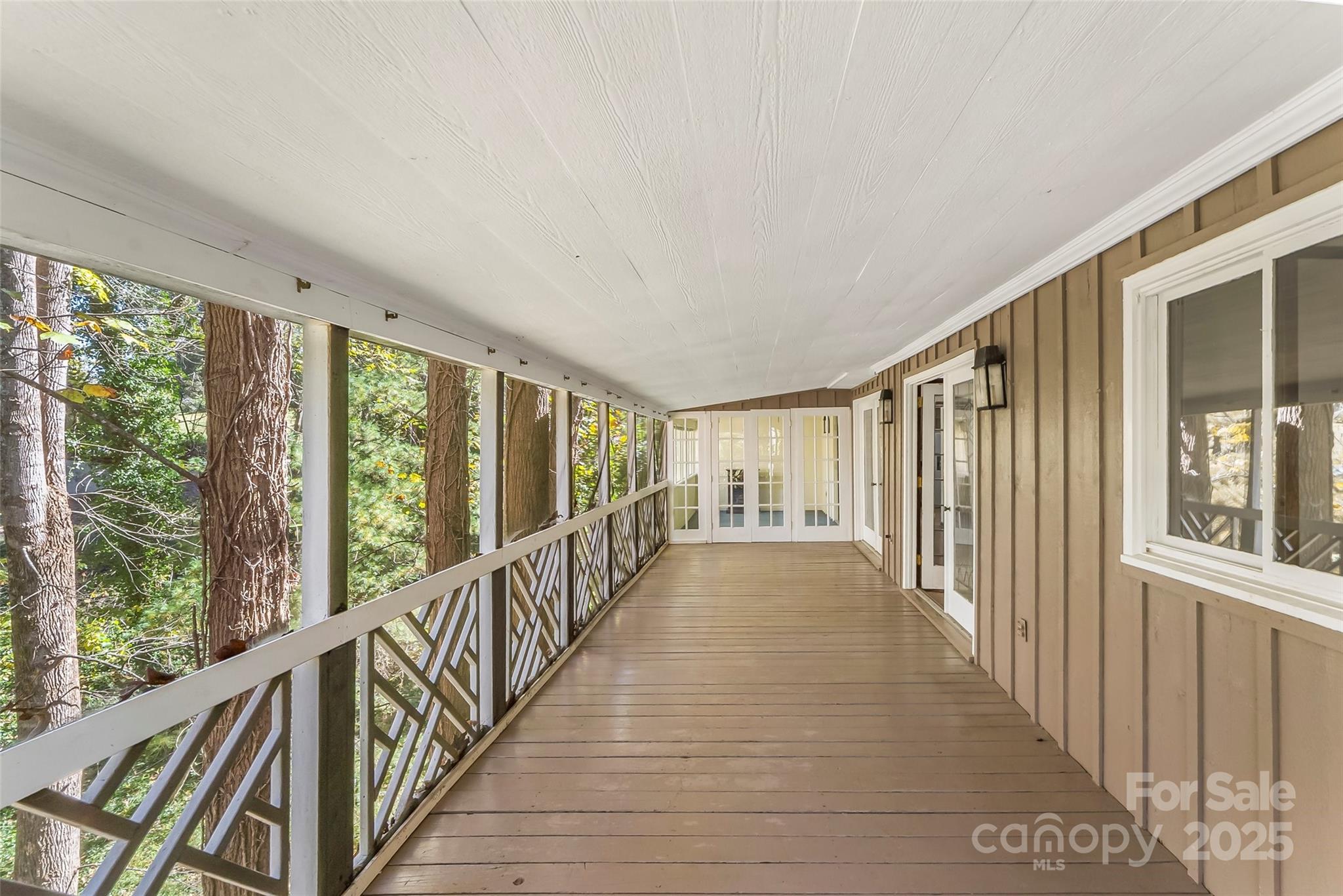 212 Riverside Drive — Morganton