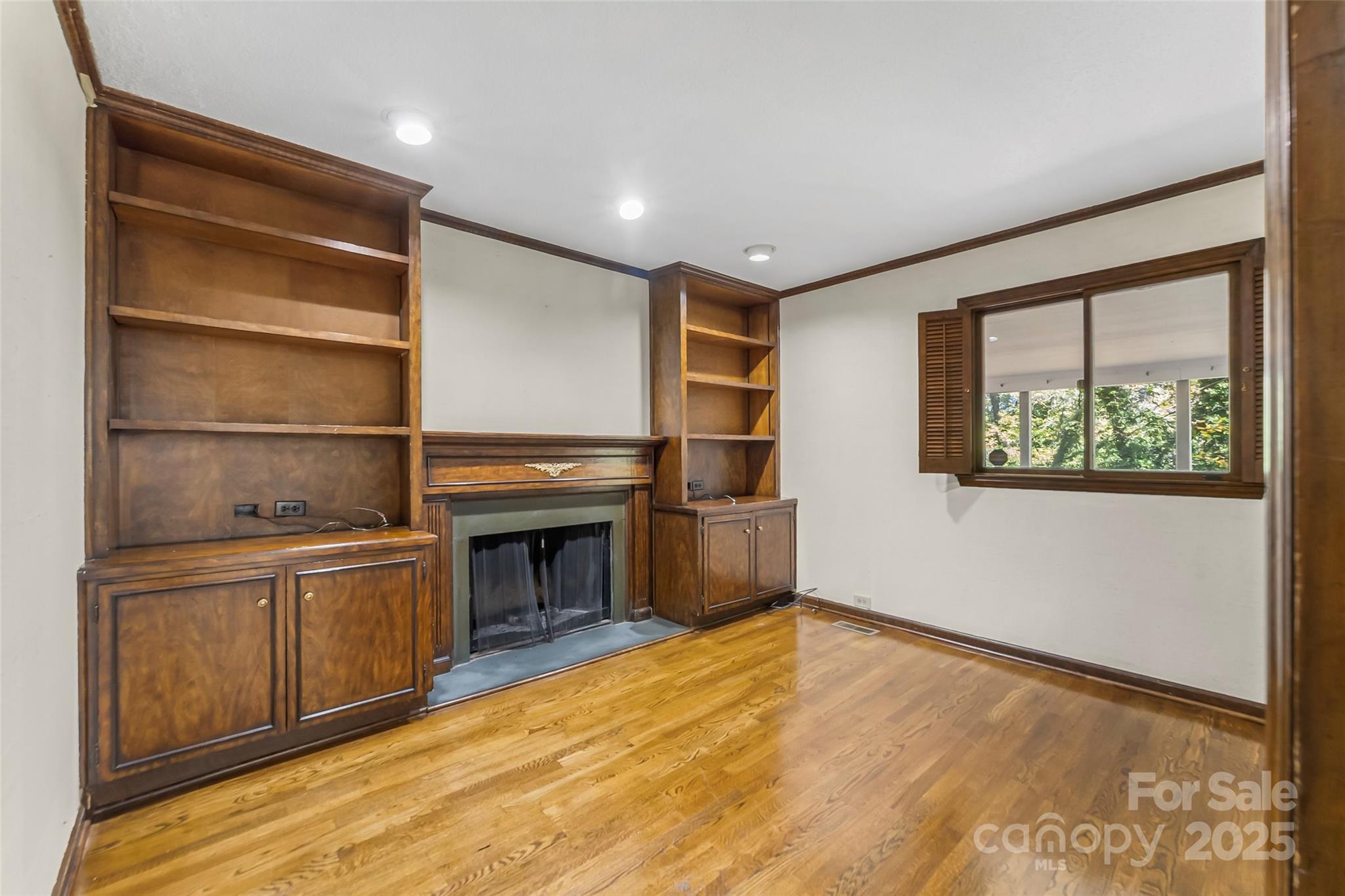 212 Riverside Drive — Morganton