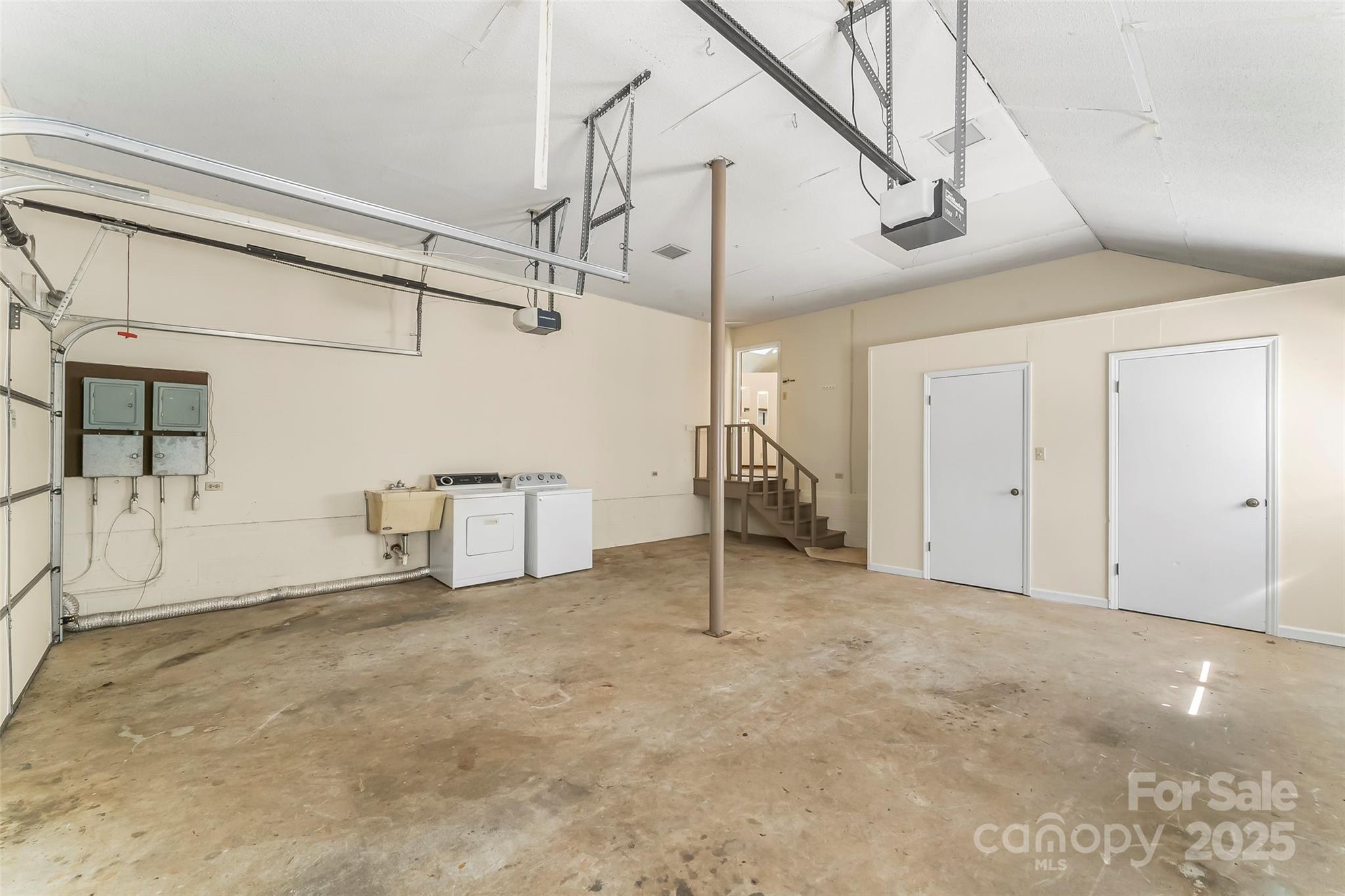 212 Riverside Drive — Morganton