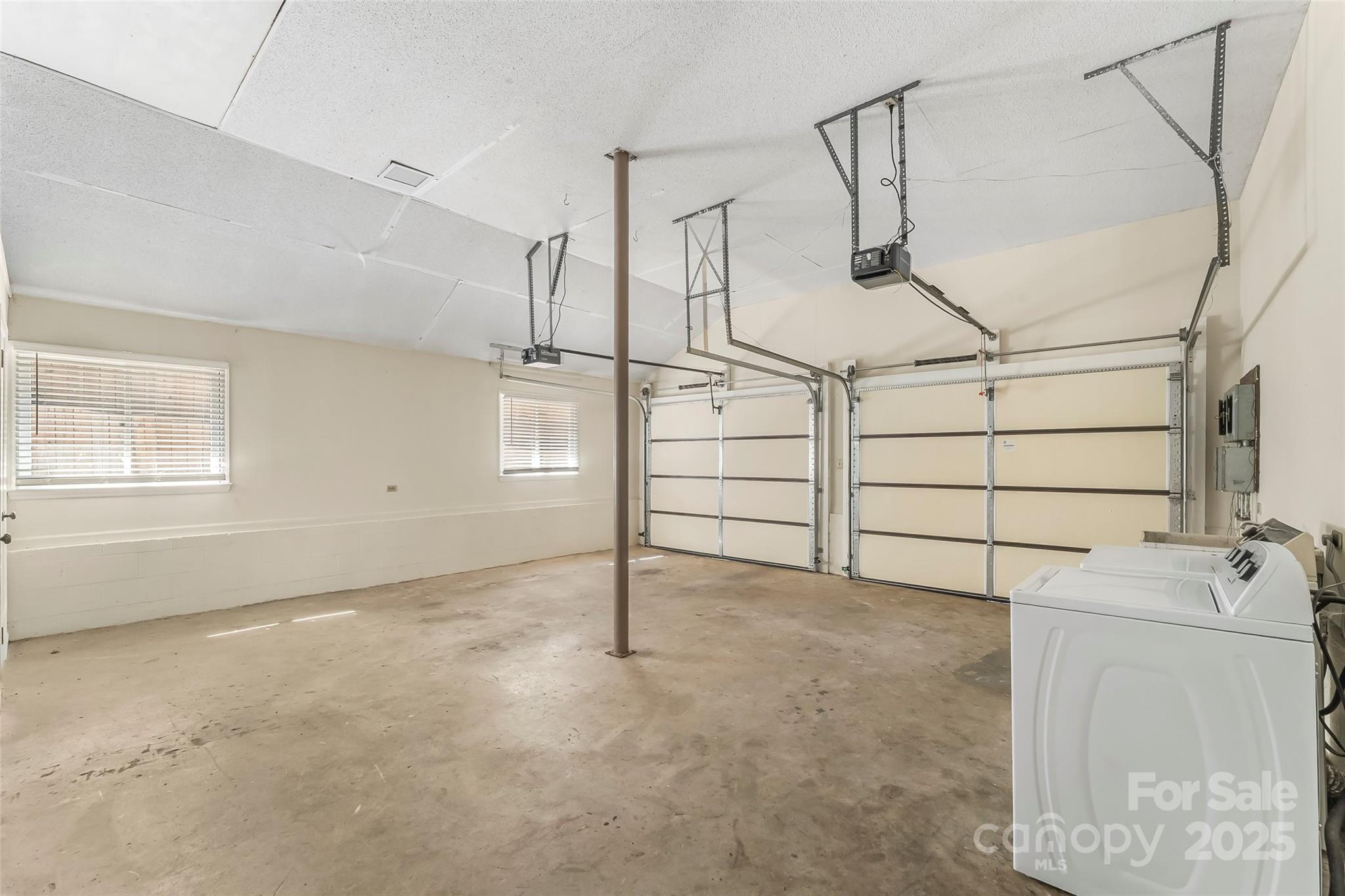 212 Riverside Drive — Morganton
