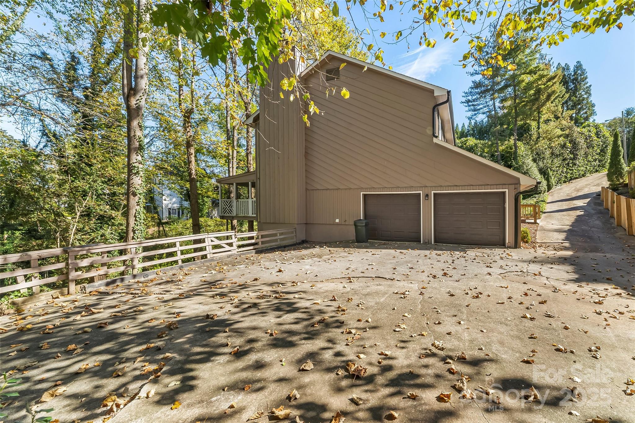 212 Riverside Drive — Morganton