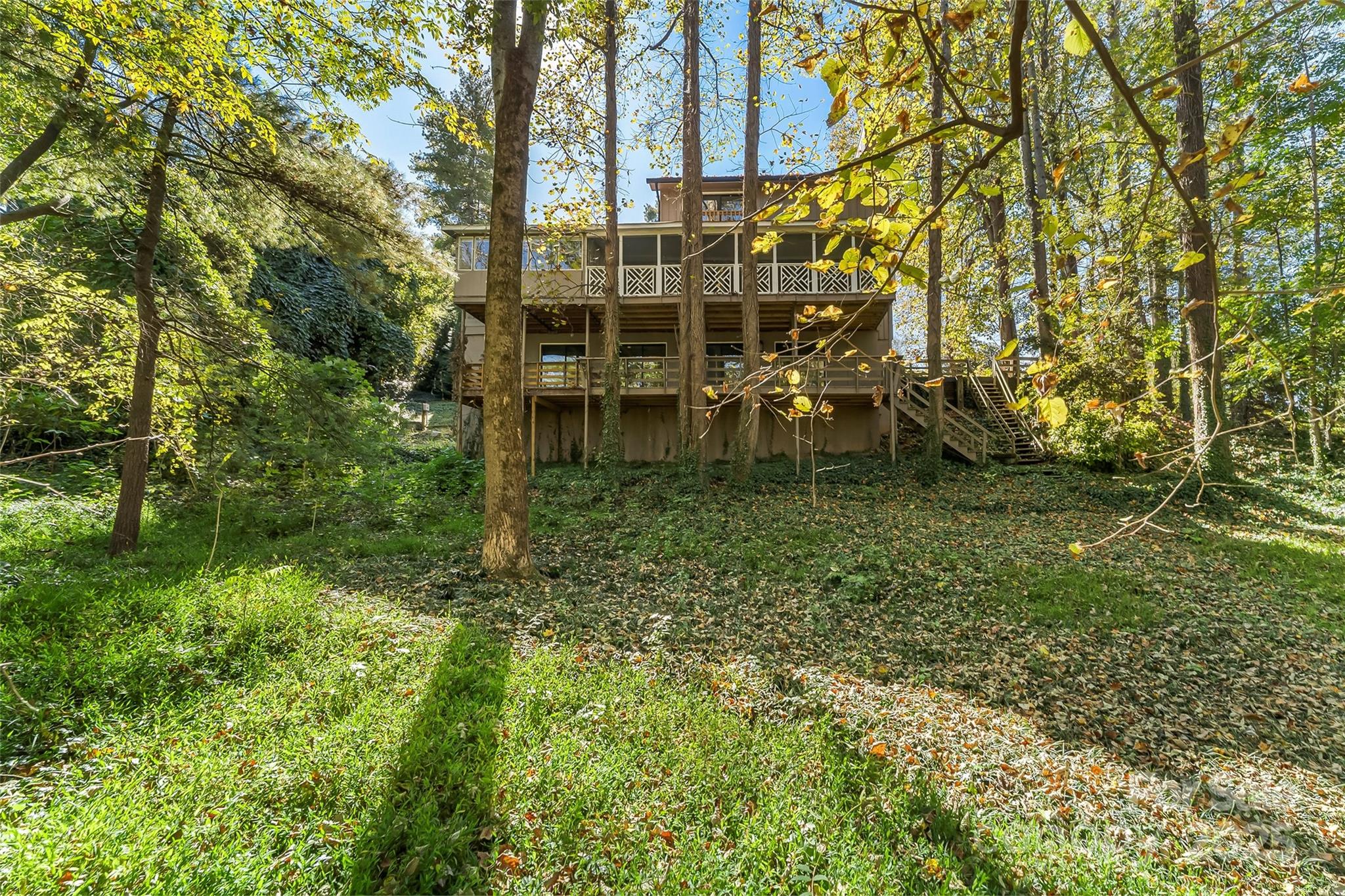 212 Riverside Drive — Morganton