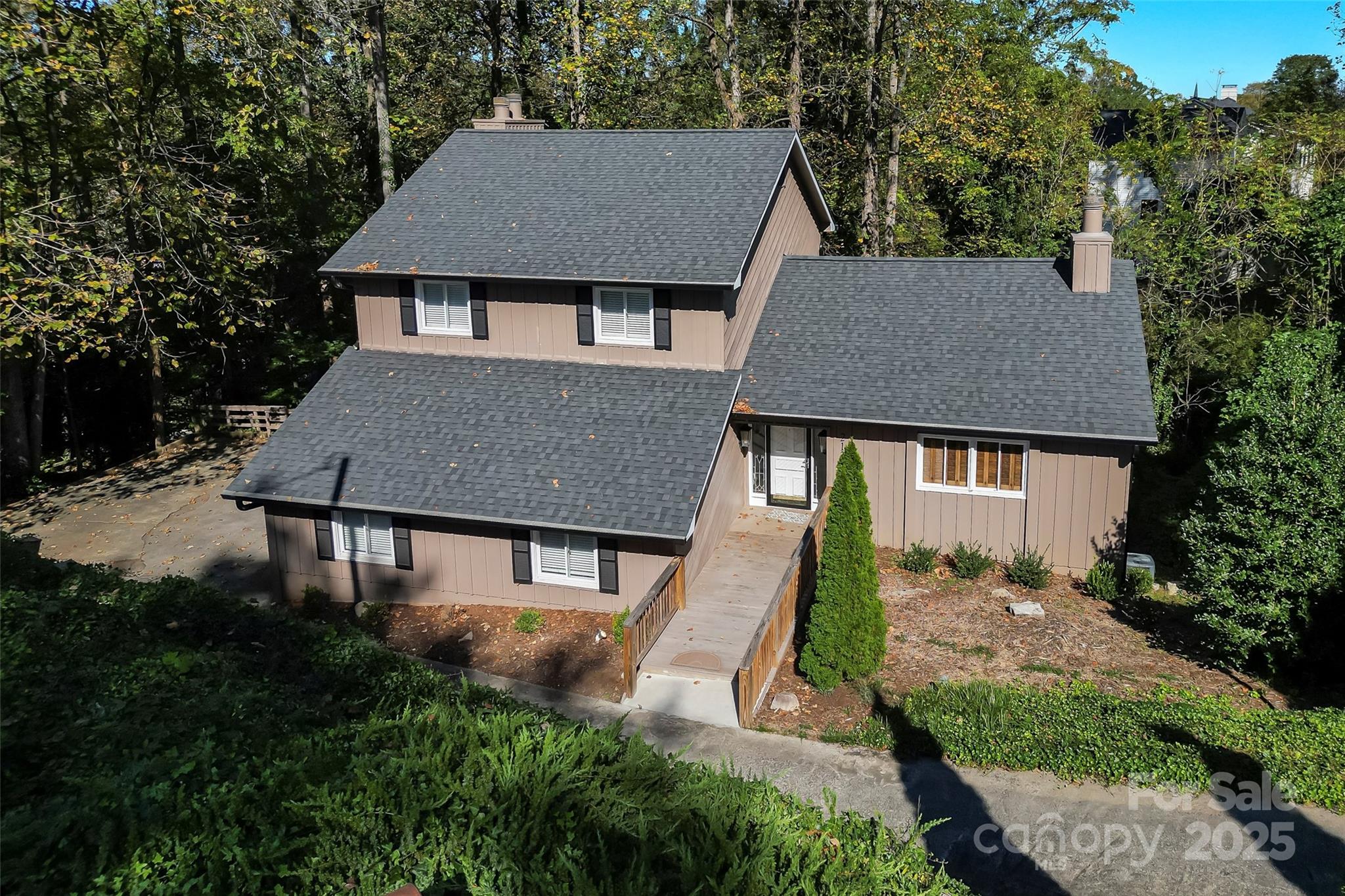 212 Riverside Drive — Morganton