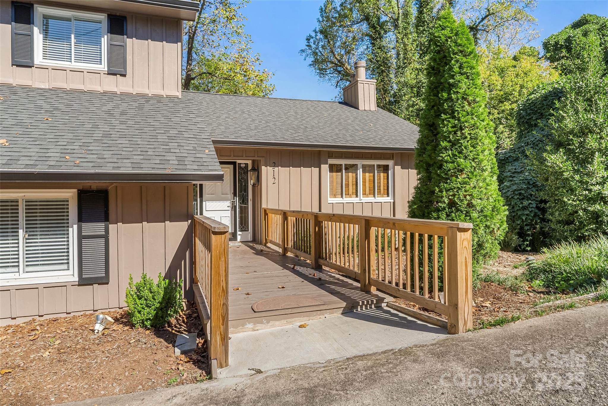 212 Riverside Drive — Morganton