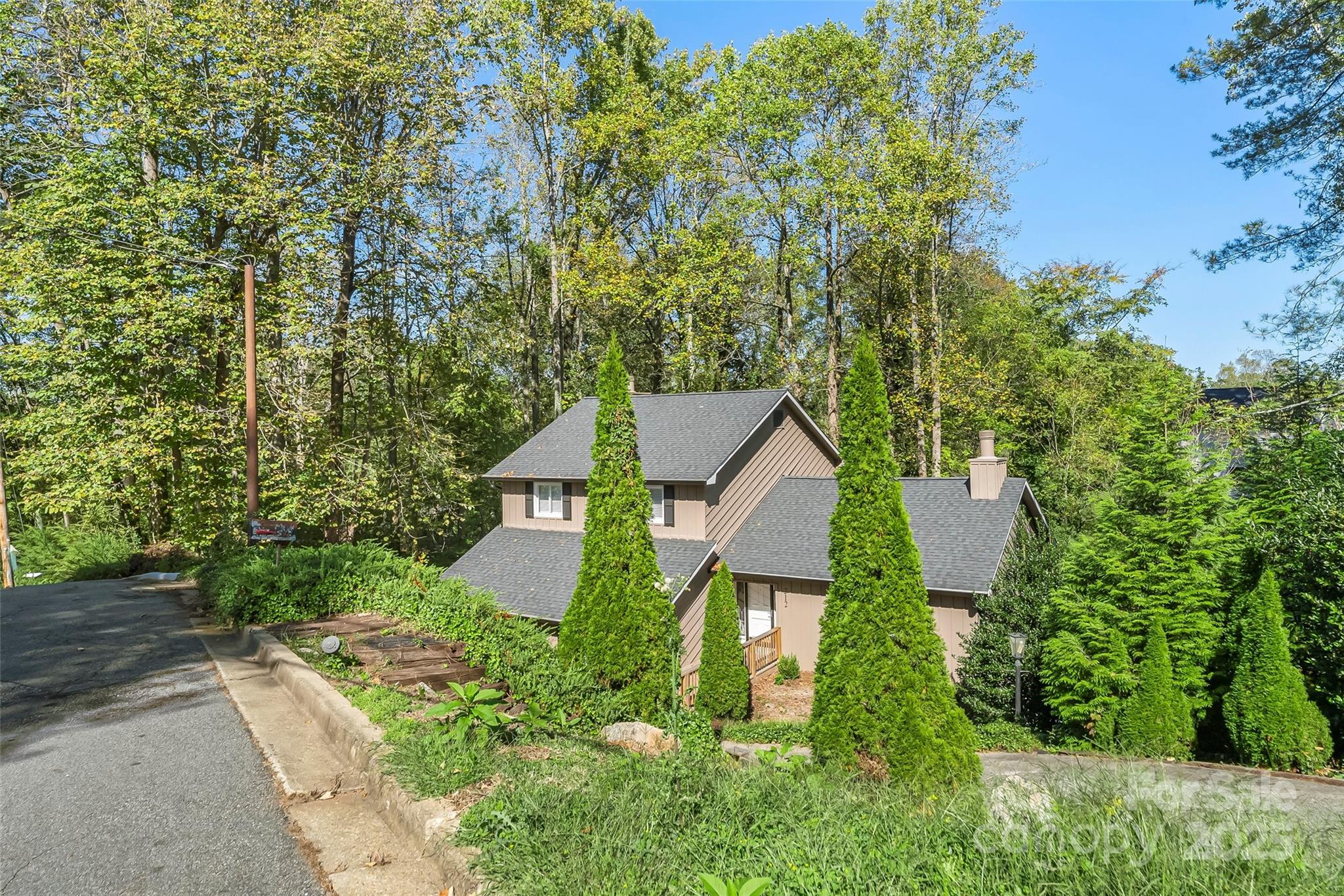 212 Riverside Drive — Morganton